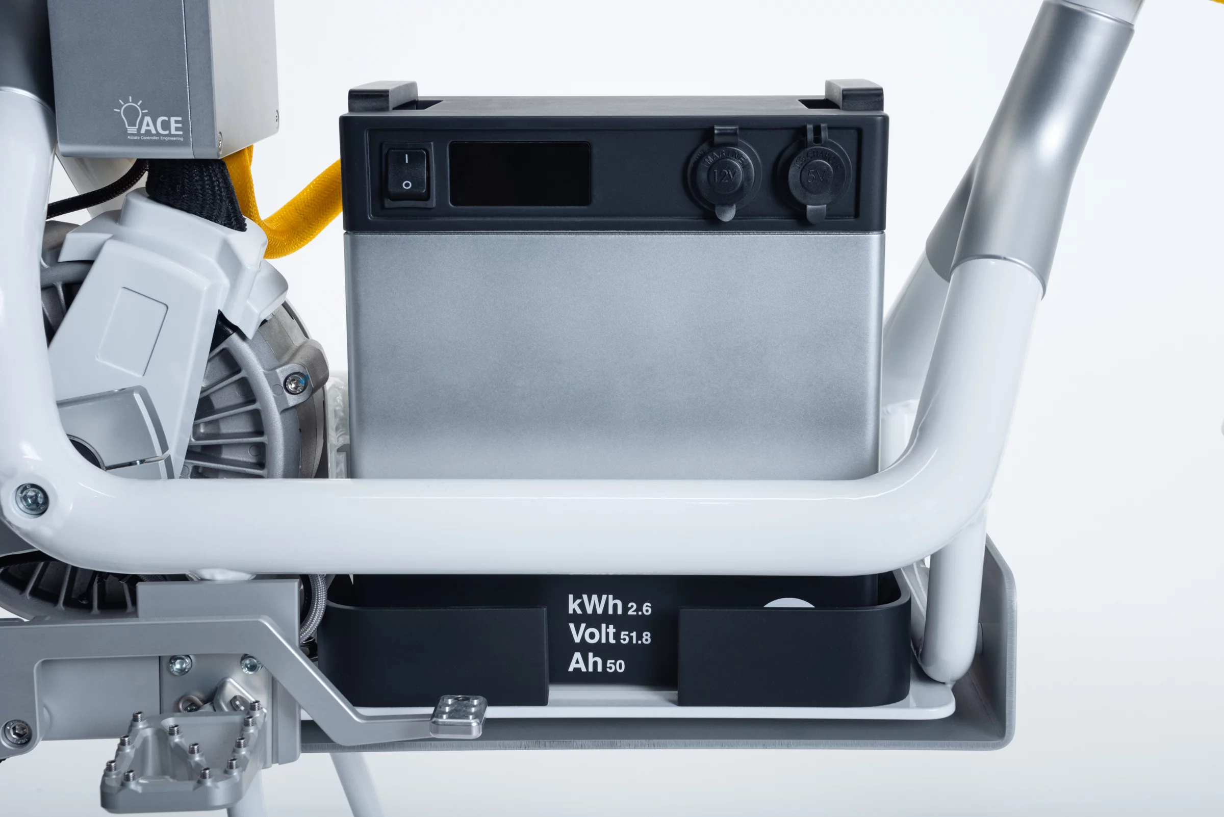 The boxy Li-ion battery bank mounted on the aluminum frame can serve as a mobile power bank for tools and gadgets