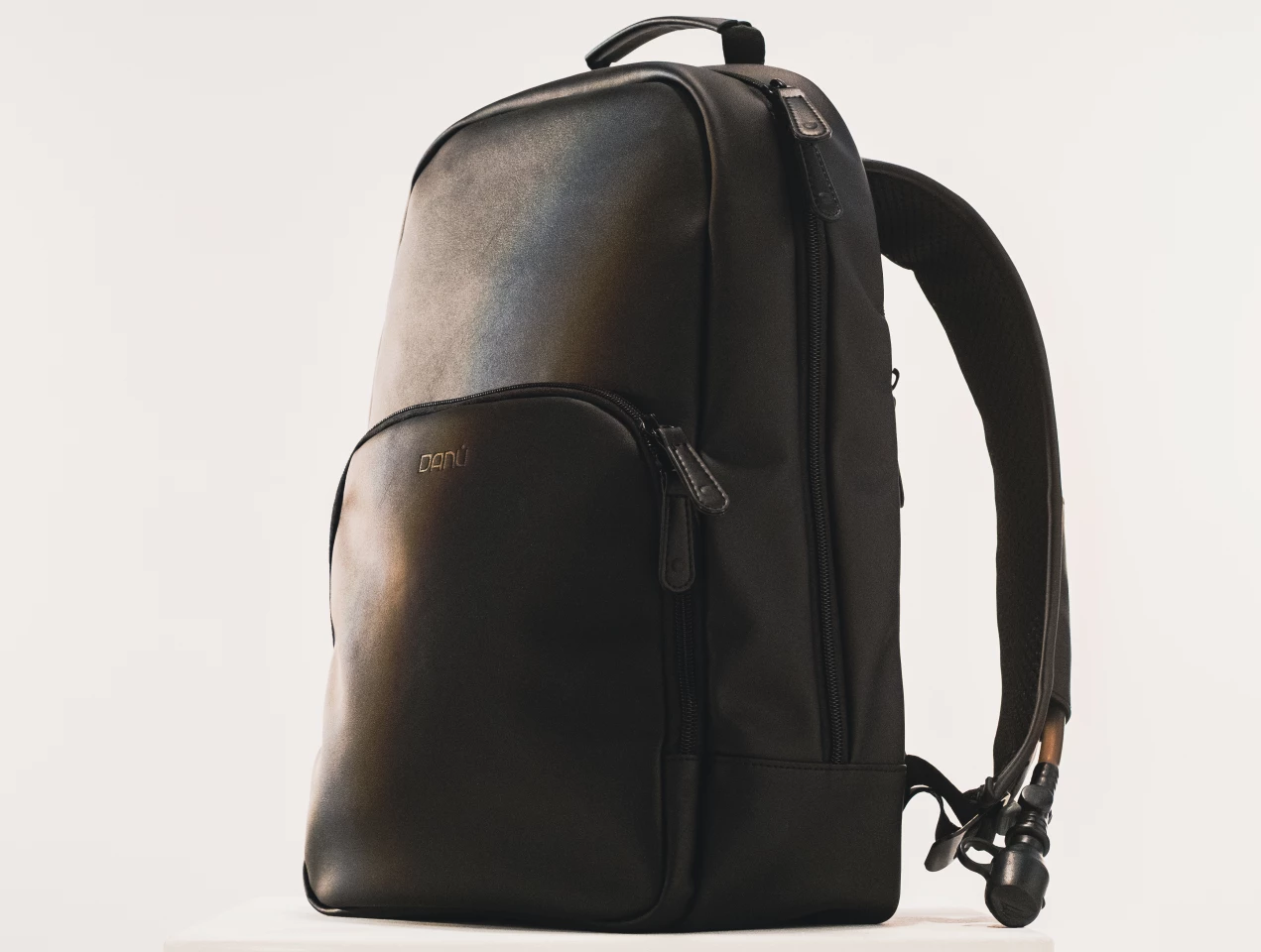 The Danú Bag is being offered in five earth tone colors