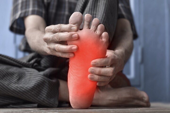 A non-opioid compound has proven effective in treating nerve pain, neuropathy, in mice