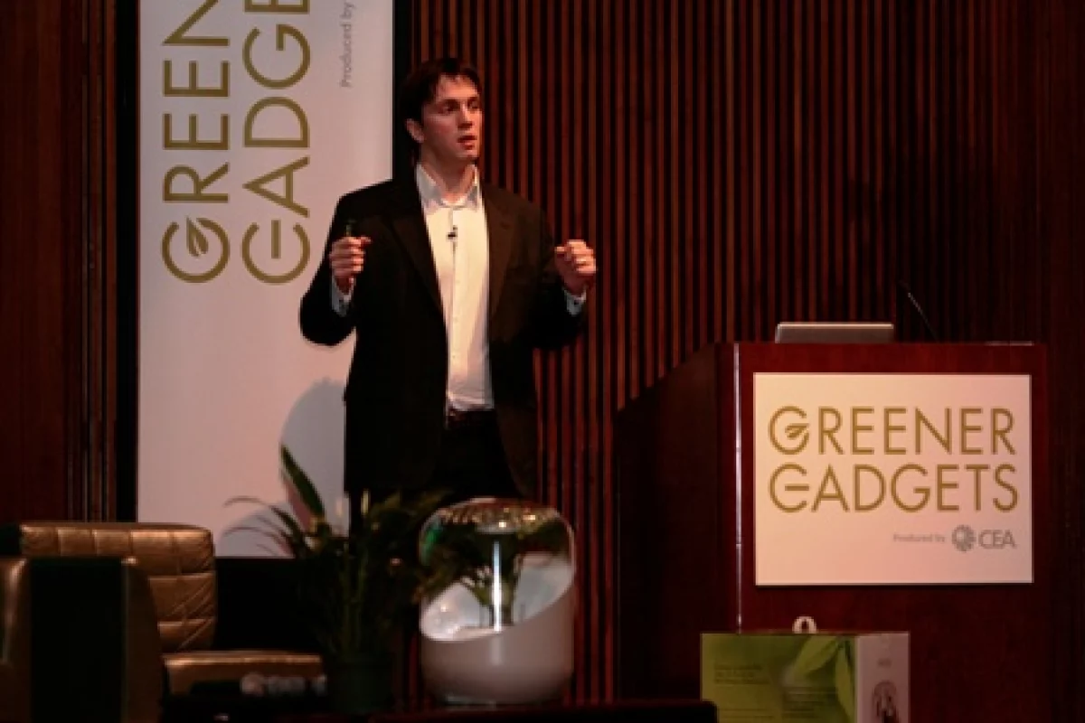 Tom Hadfield explains Andrea, a plant-based air purifier