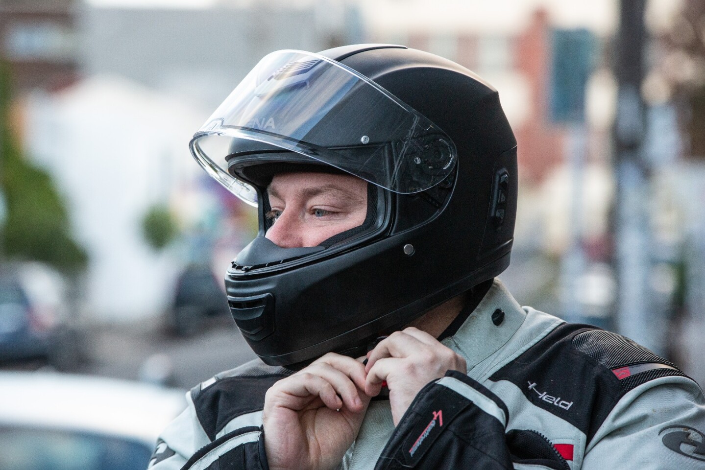 Sena Momentum: not a bad looking lid, but could sure do with a paint job!