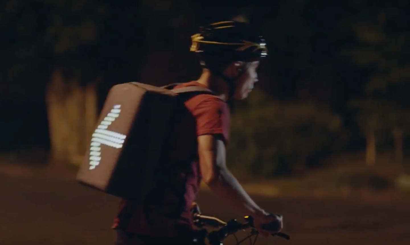 Working in tandem with the Pix Cycling Remote, the backpack can be used to indicate left and right ahead of making turns when cycling