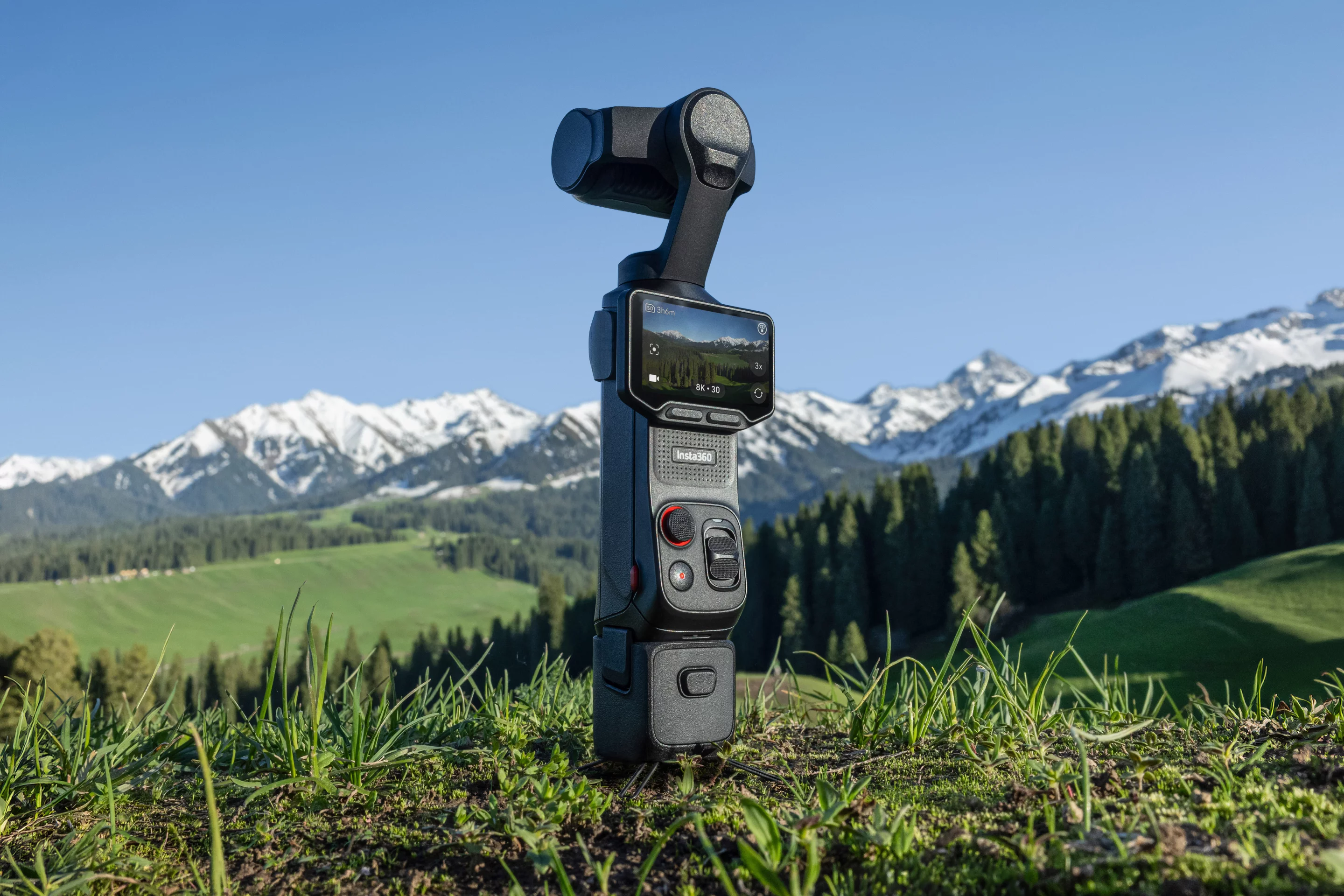 The Luna Ultra is powered by a 1,550-mAh battery for up to 4 hours of per-charge use, and supports fast charging to 80% in just over 23 minutes