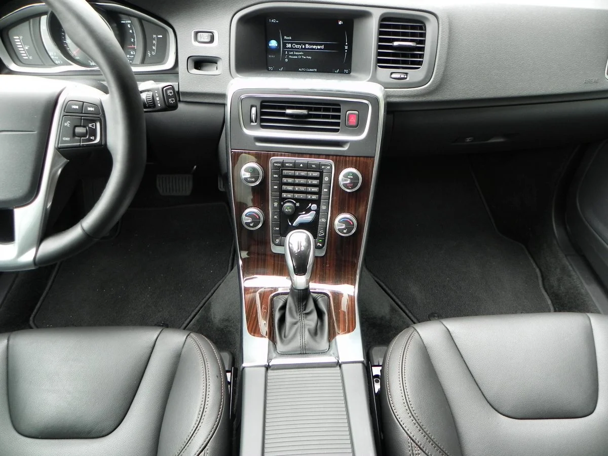 The de-emphasized infotainment and "mode man" climate controls interface are hallmarks of the Volvo brand