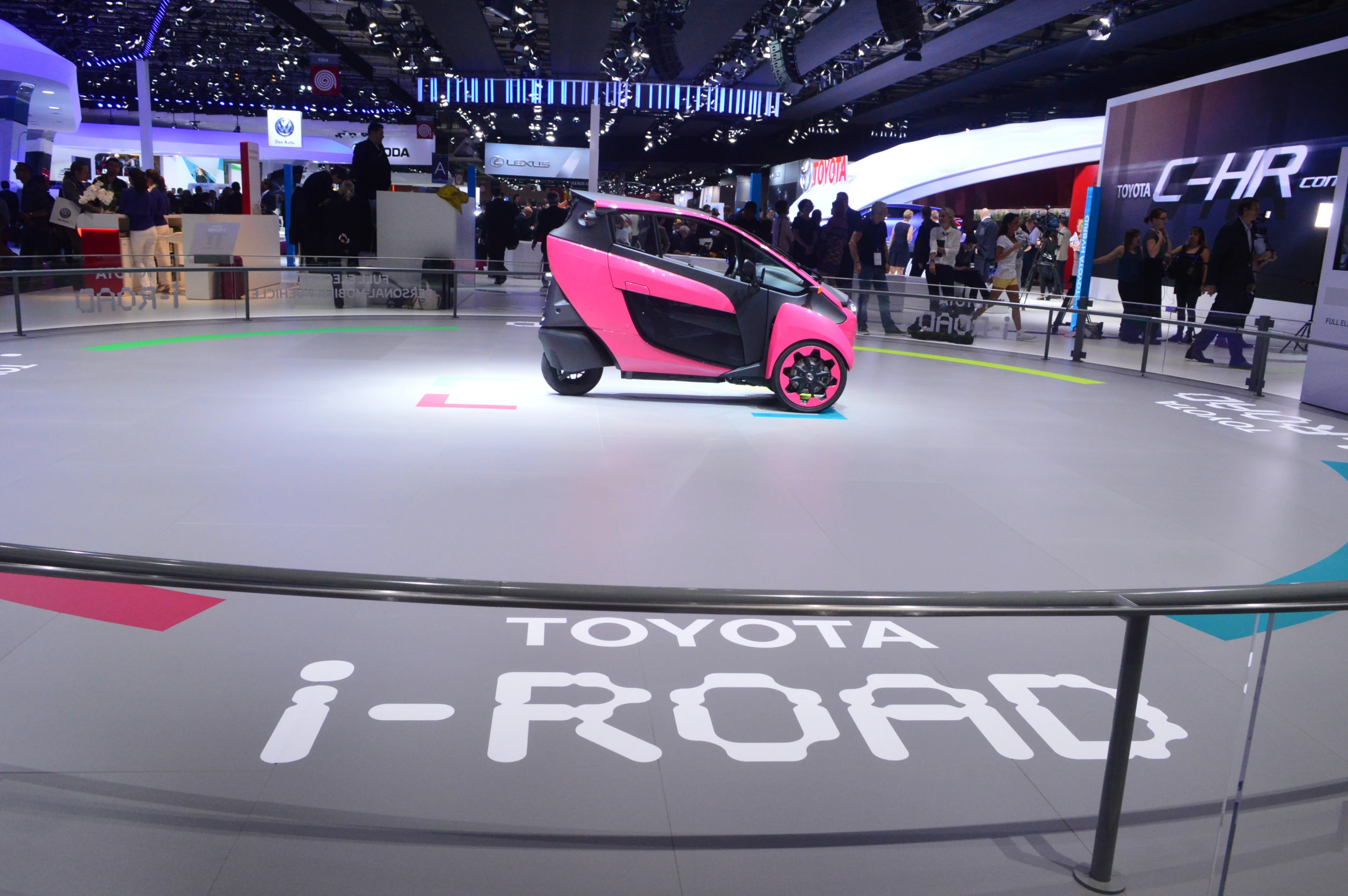 Toyota shows its i-Road at the 2014 Mondial de l'Automobile 2014 (Photo: C.C. Weiss/Gizmag)