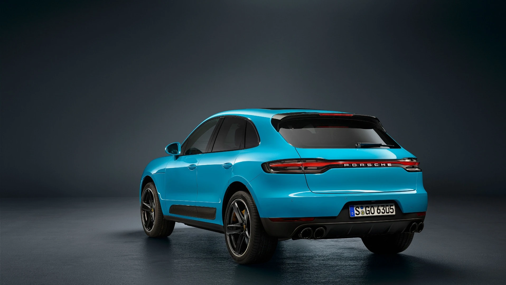 The mixed tire sizes on the Macan can be seen here, with larger tires at the rear like a sports car