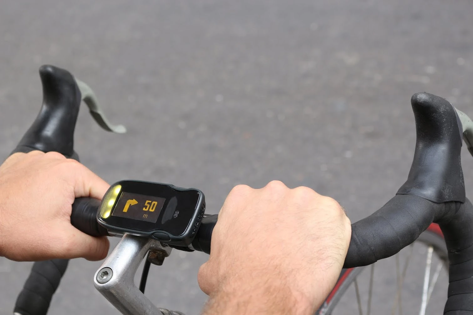 Haiku displays small arrows for navigation to guide you through the streets