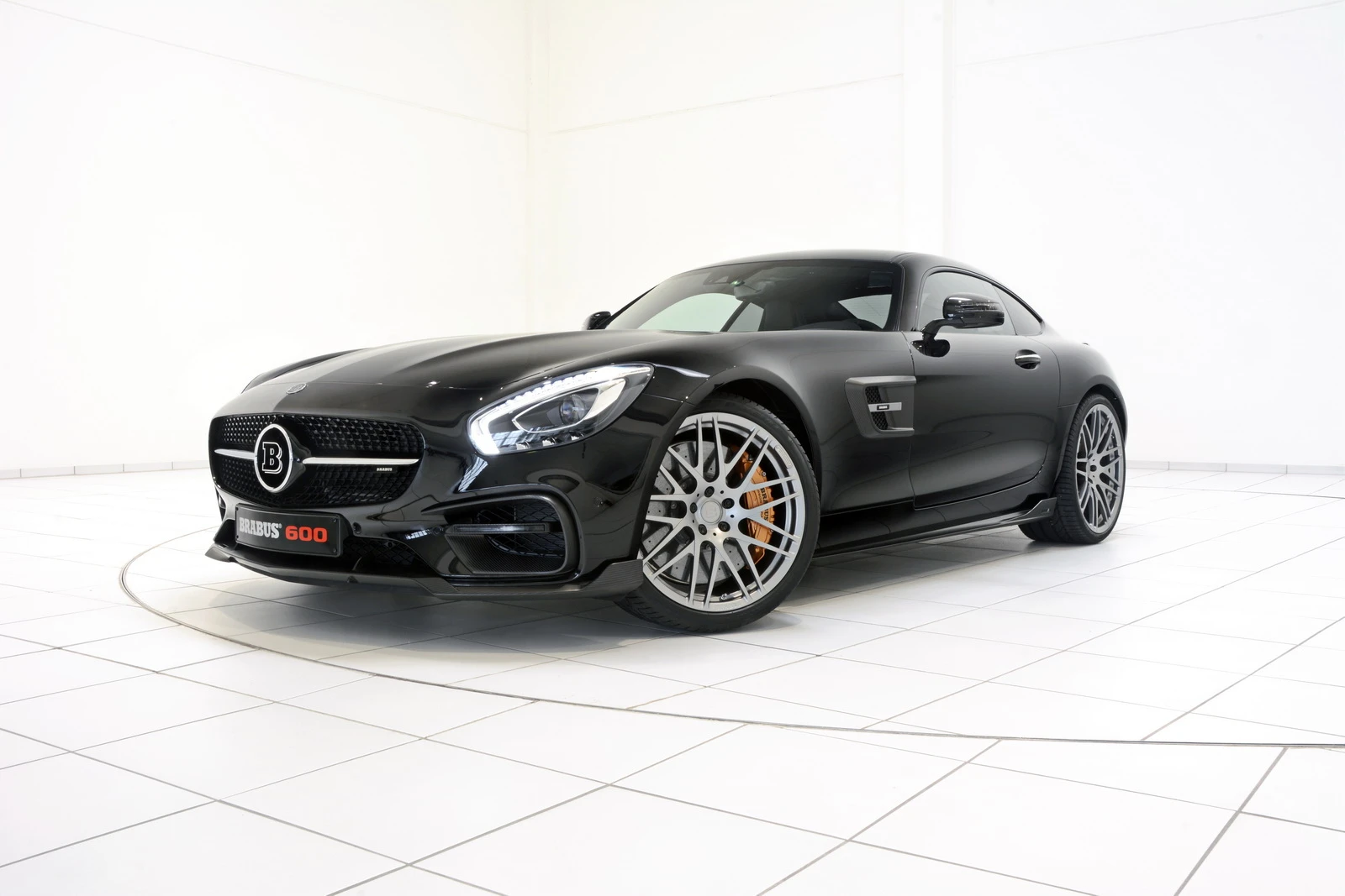 With 600 hp, the Brabus GT S 600 will hit 325 km/h