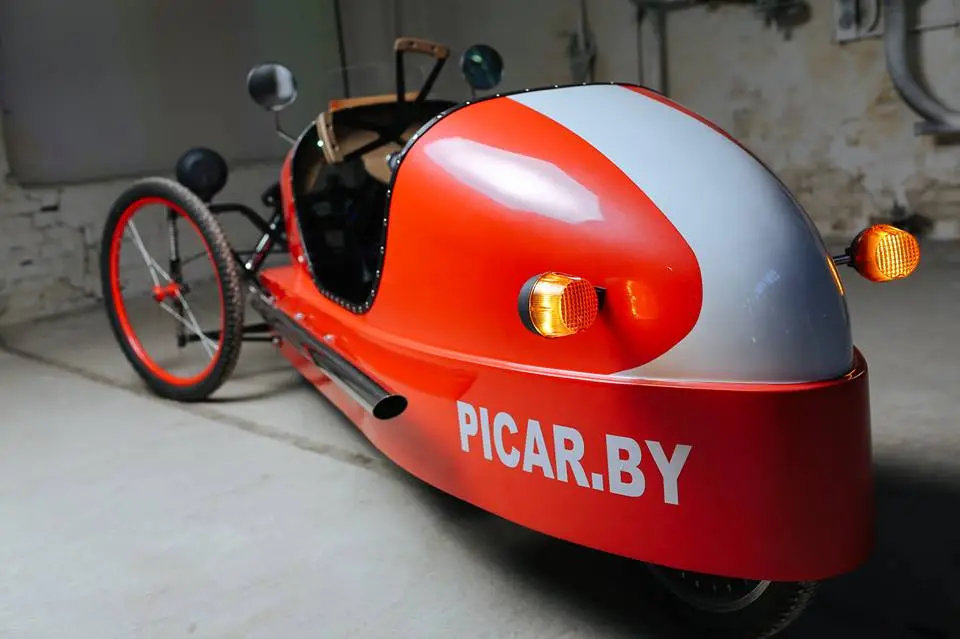 A back view of Ekomobil's Morgan replica