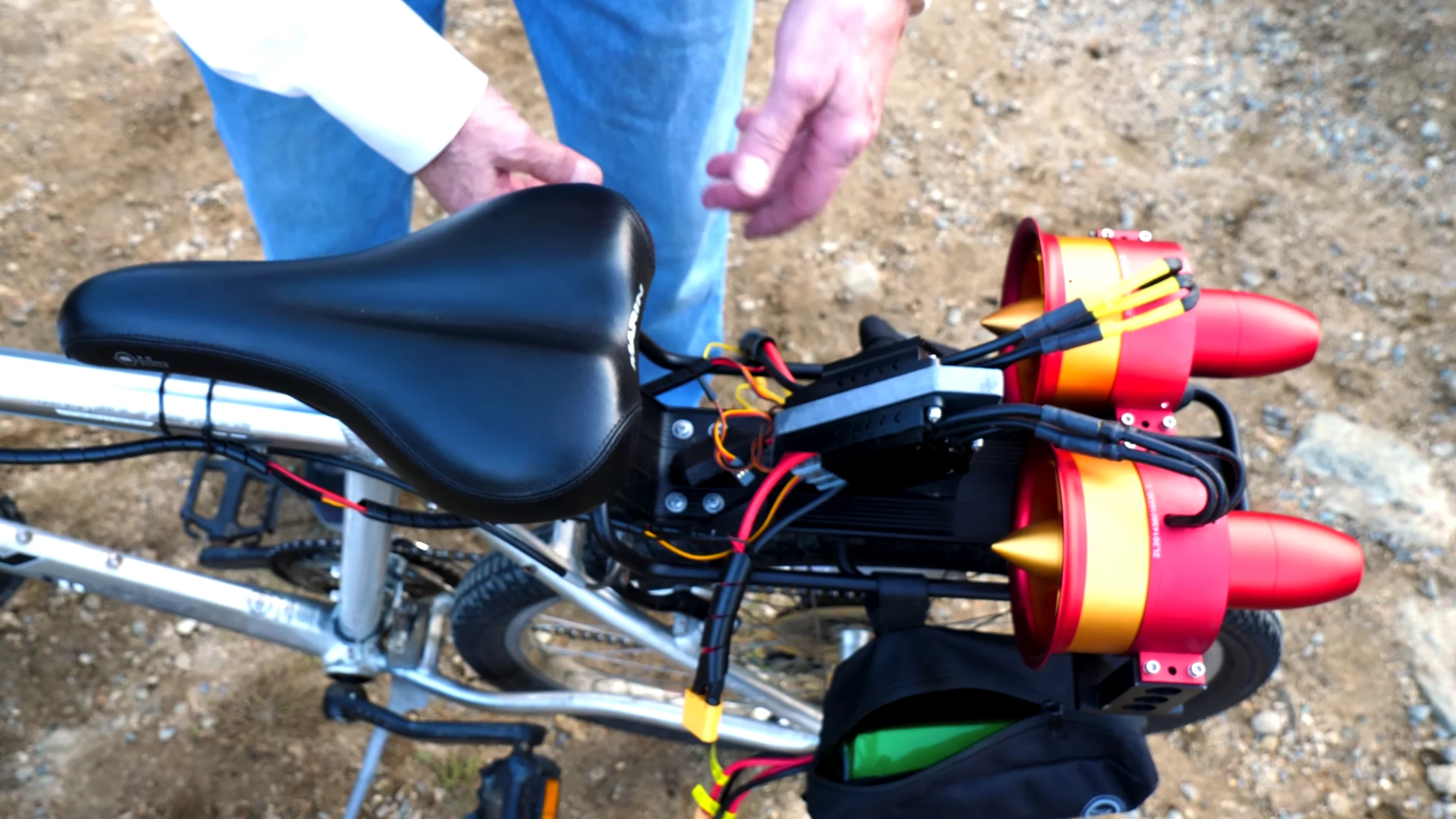 Techingredients fitted two JPHOBBY 5,000-watt fans to a bicycle, explaining and listing all the parts used.