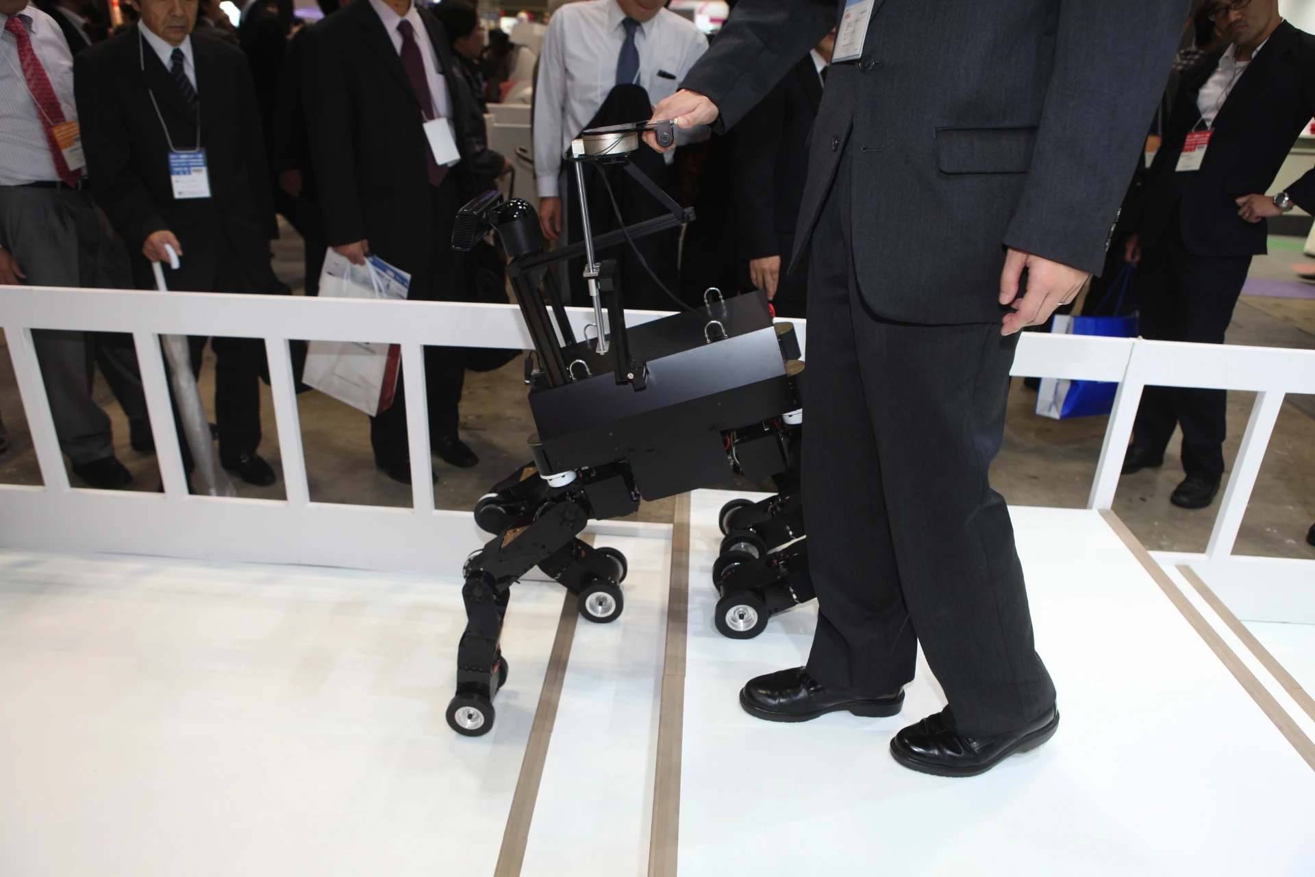 The NSK robot guide dog (Photo: gizmag.com)