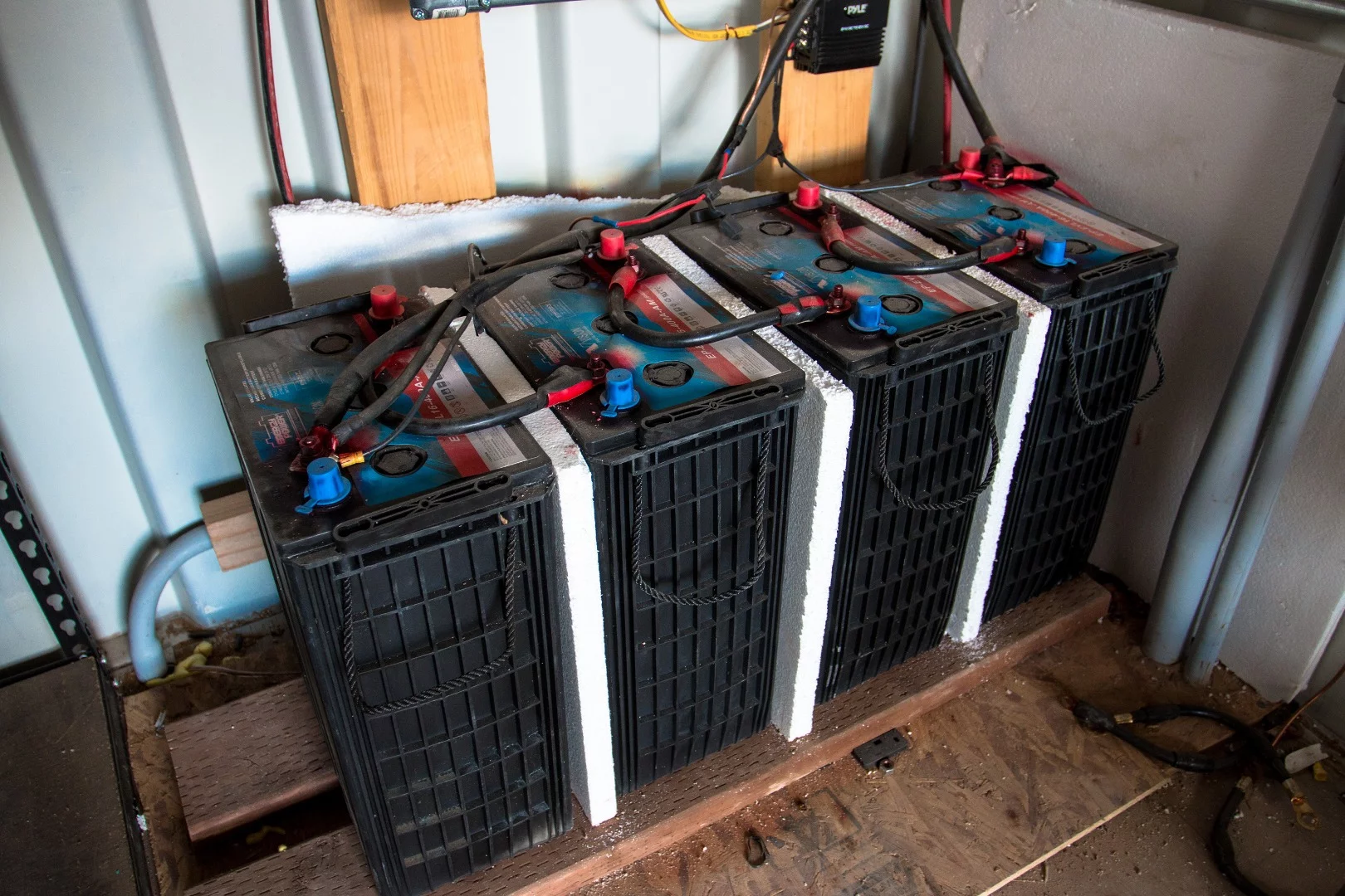 Six 6v 400ah batteries are connected in series to create a 24 volt system.