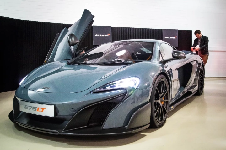 The McLaren 675LT's body packs a real punch, especially when you compare it to the 570S on which it is based