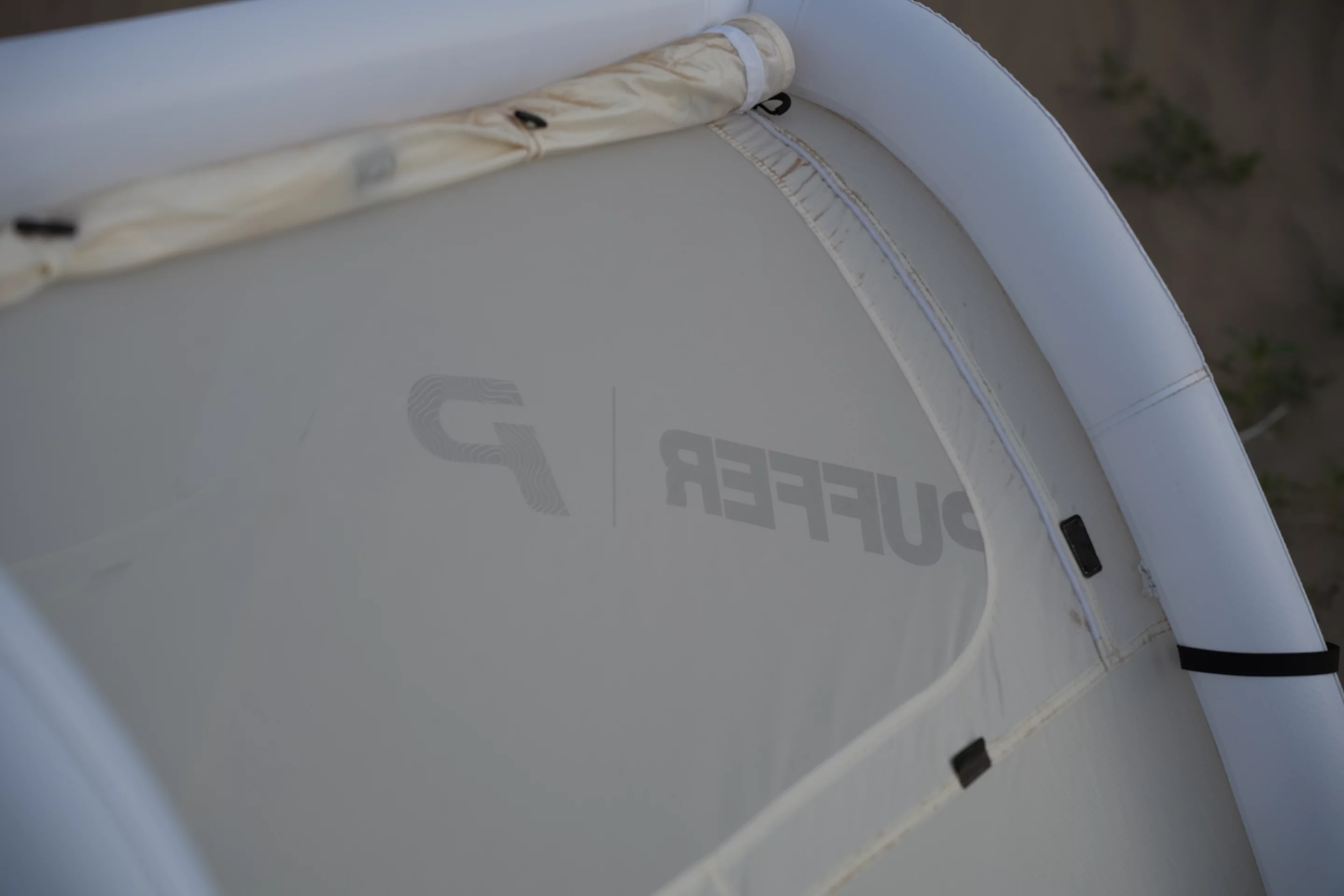 Roll-up window panels on both sides provide plenty of ventilation