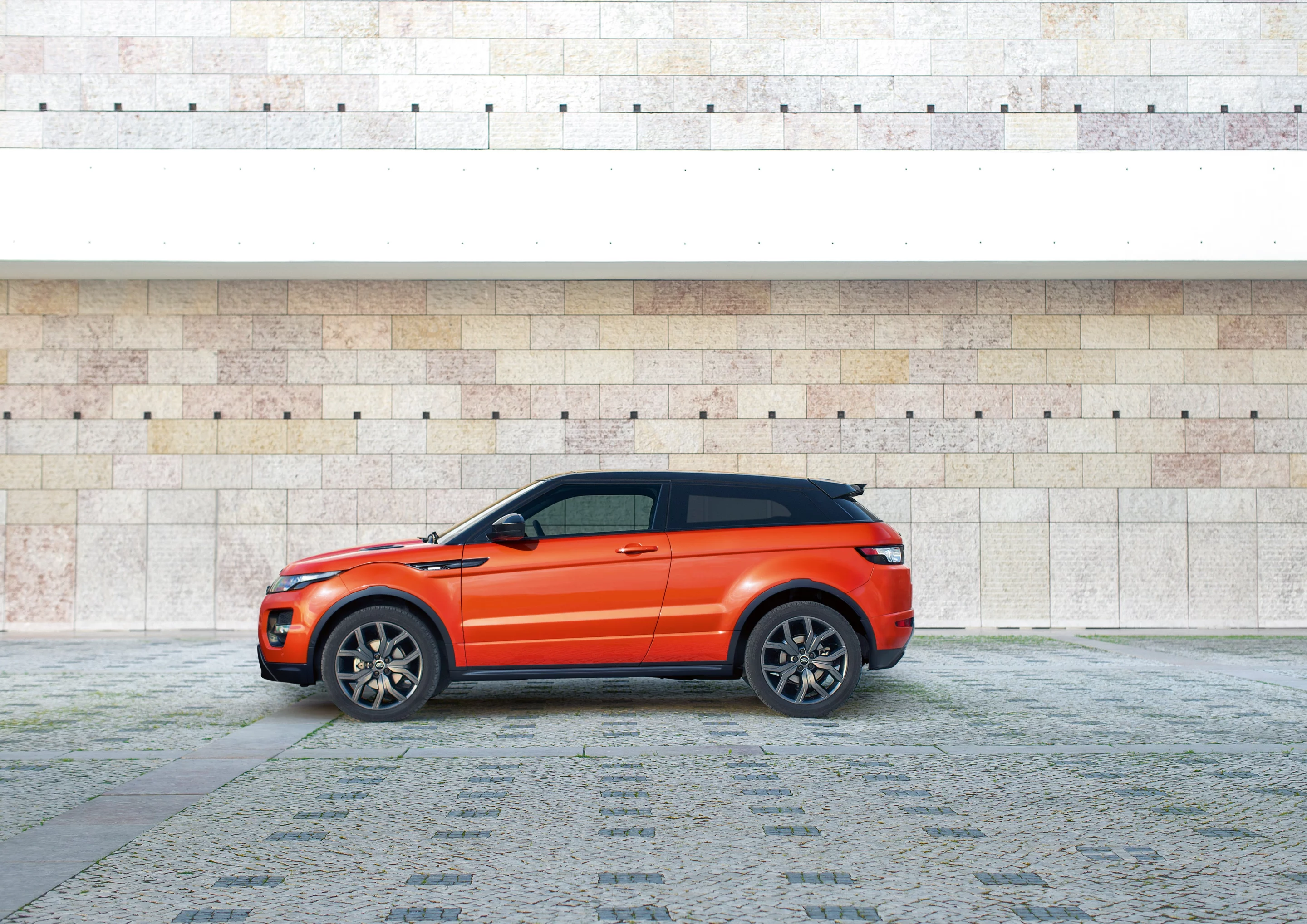The Range Rover Autobiography Dynamic Evoque has 45 bhp more than the Auto