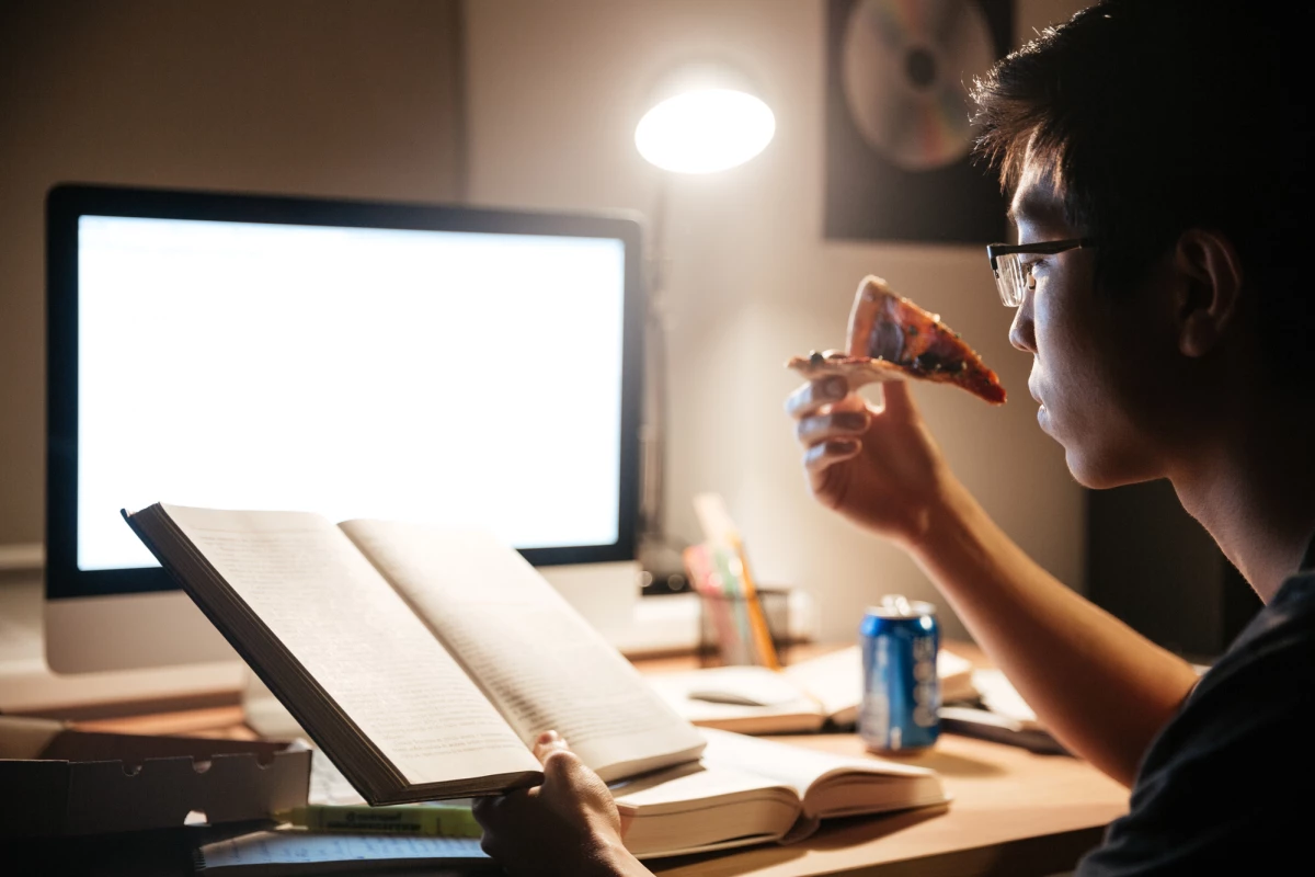 A new study has offered valuable new insights into the way late-night eating can impact on human health