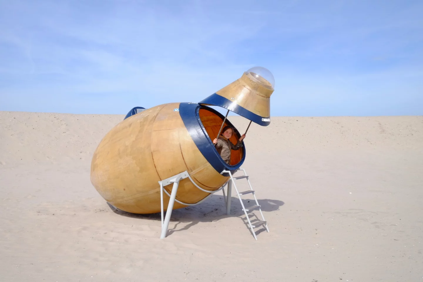 "Val Ross" is designed by Mud Projects