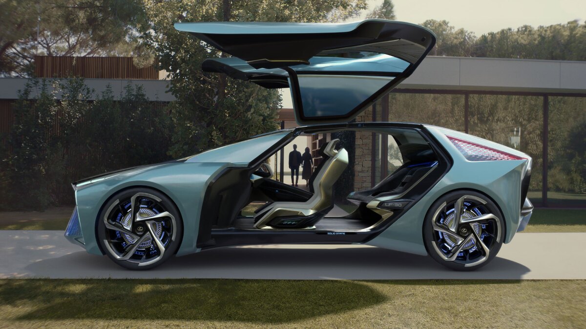 Not bad: the LF-30 drives itself to greet the driver and passenger while a drone carries their luggage to the trunk
