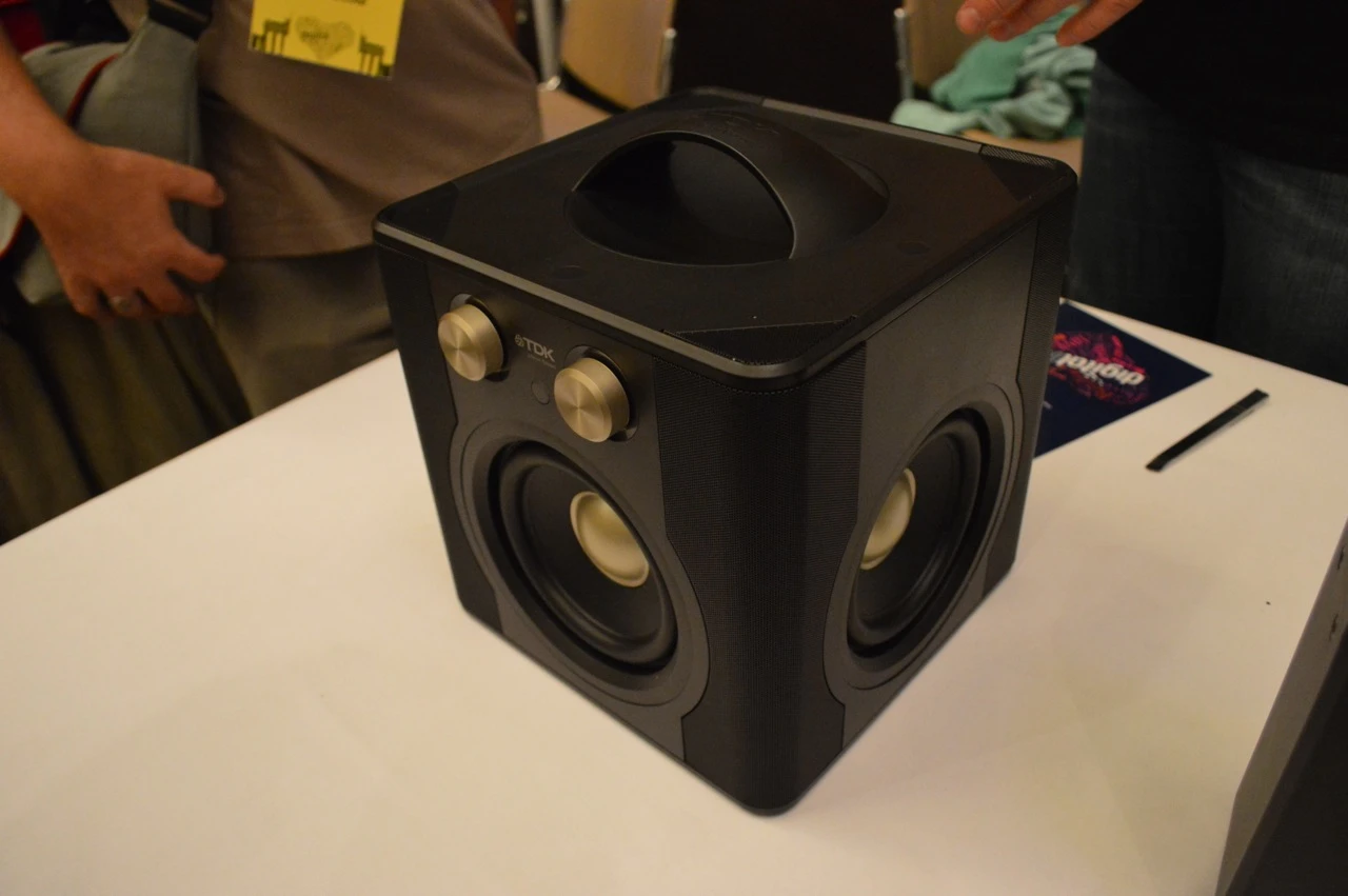 The Wireless Sound Cube can be switched from omni-directional to directional sound mode for optimal listening