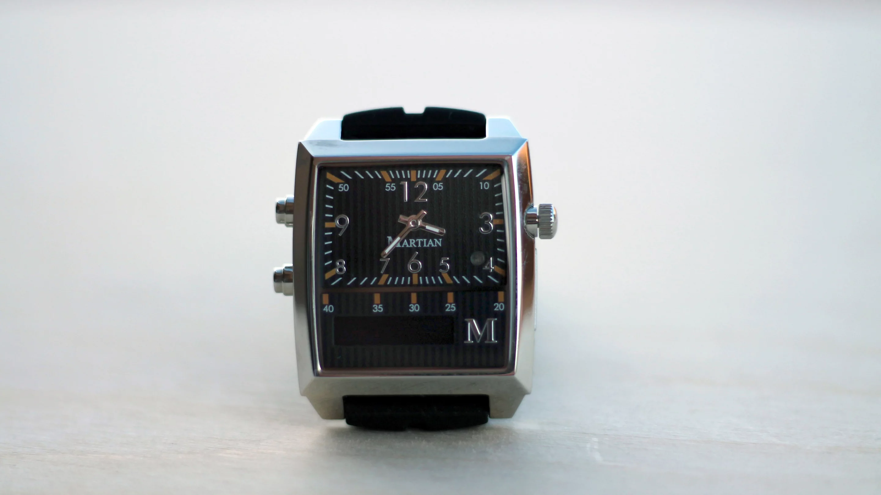 Straight-on shot of the Martian smartwatch