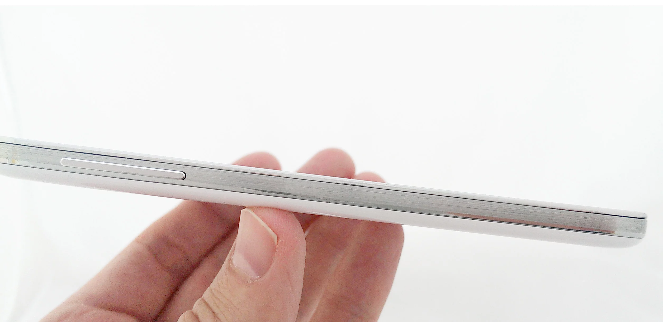 The GS4 is 7.9 mm thick