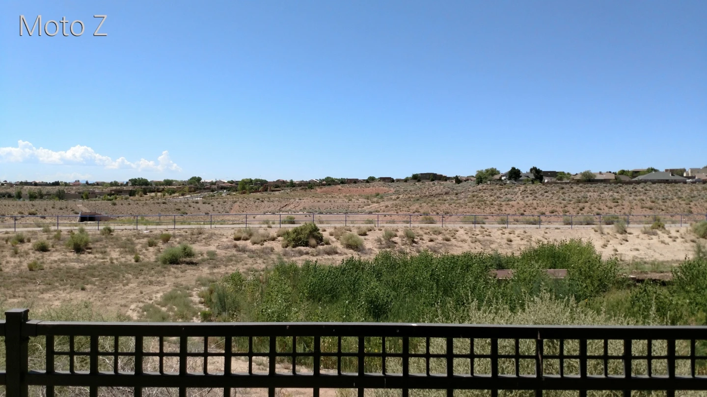 Moto Z Droid camera sample: outdoors, direct light