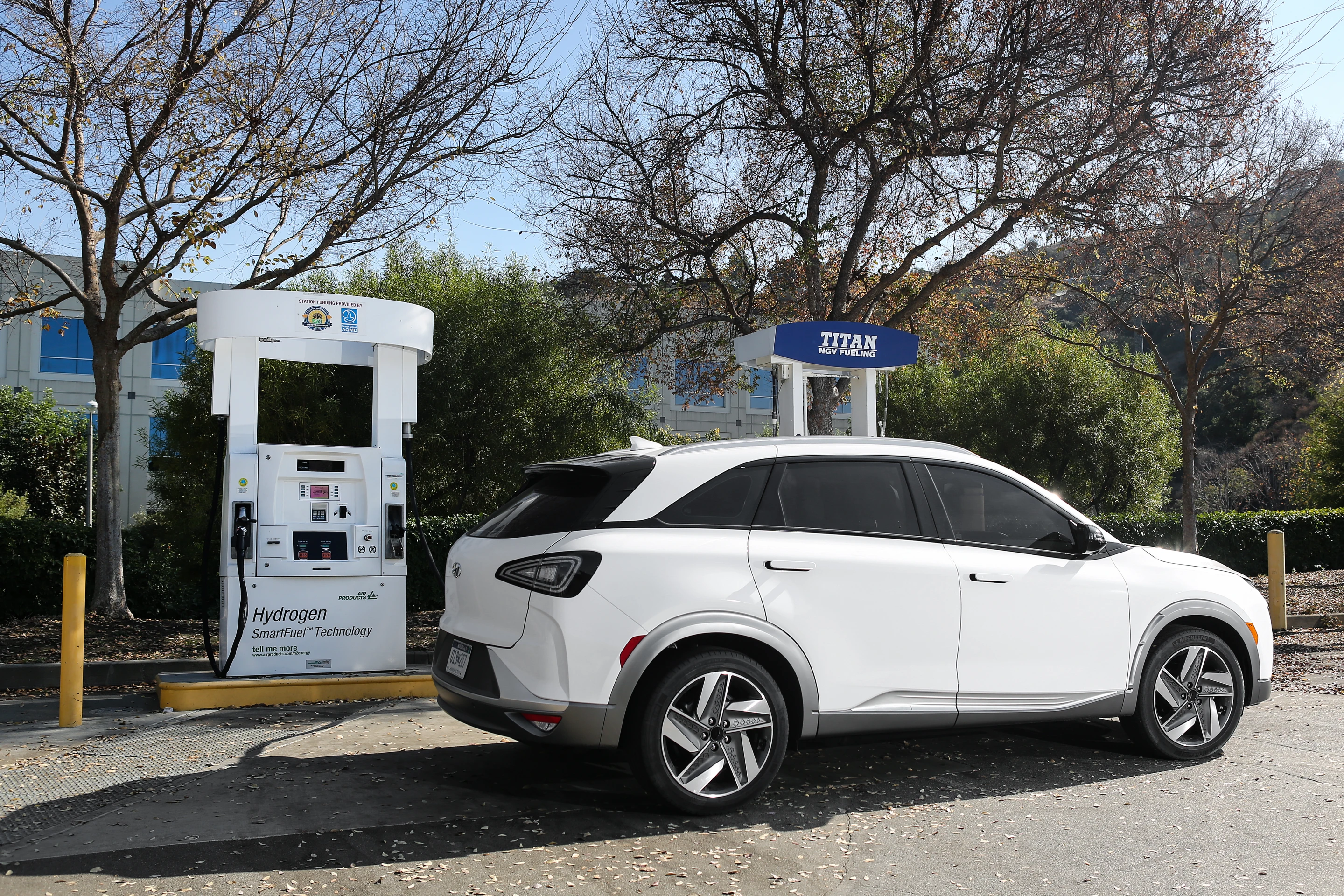 The NEXO supports 350 bar and 700 bar refueling systems and if using a 700 bar system, refueling takes just 5 minutes