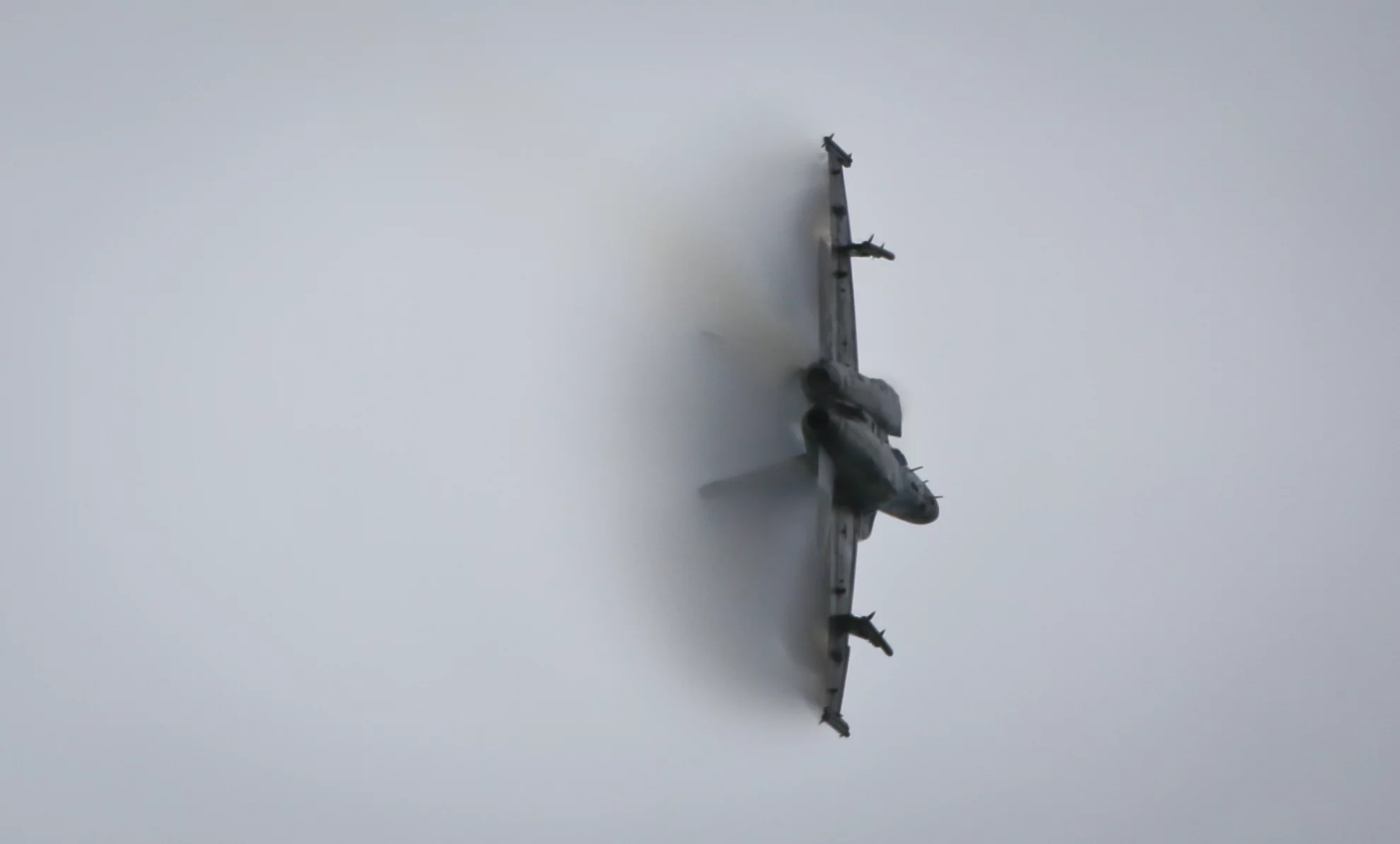 Aerial display of the F/A-18 Hornet (Photo: Gizmag)
