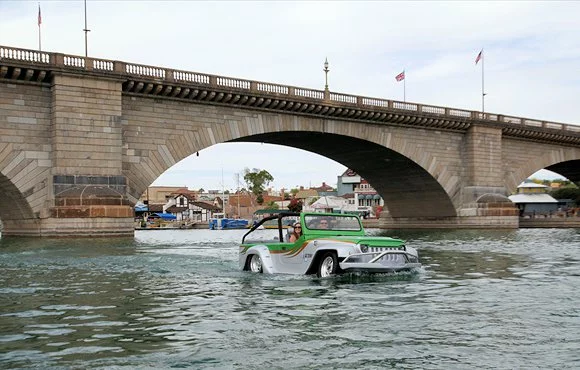 A Panther touring London Bridge in Lake Havasu City, Arizona (Photo: WaterCar)