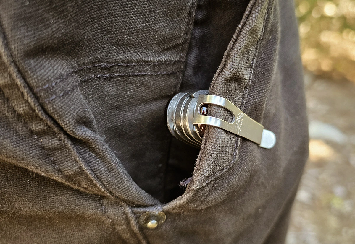 The stainless steel clip is designed to maintain a strong grip on pocket hems of different thicknesses, and is also heat treated for strength