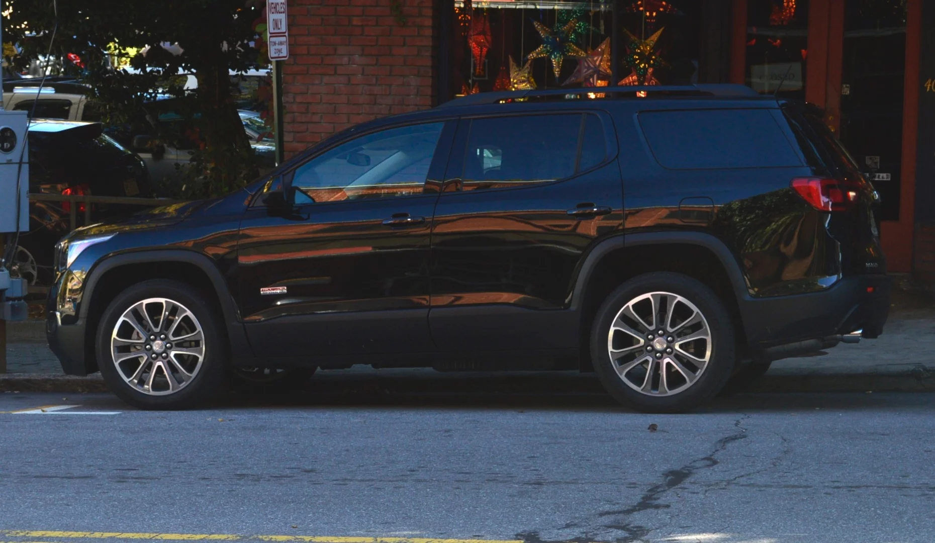 Things we didn't like: blind spot alert, voice recognition and interior seat trim color