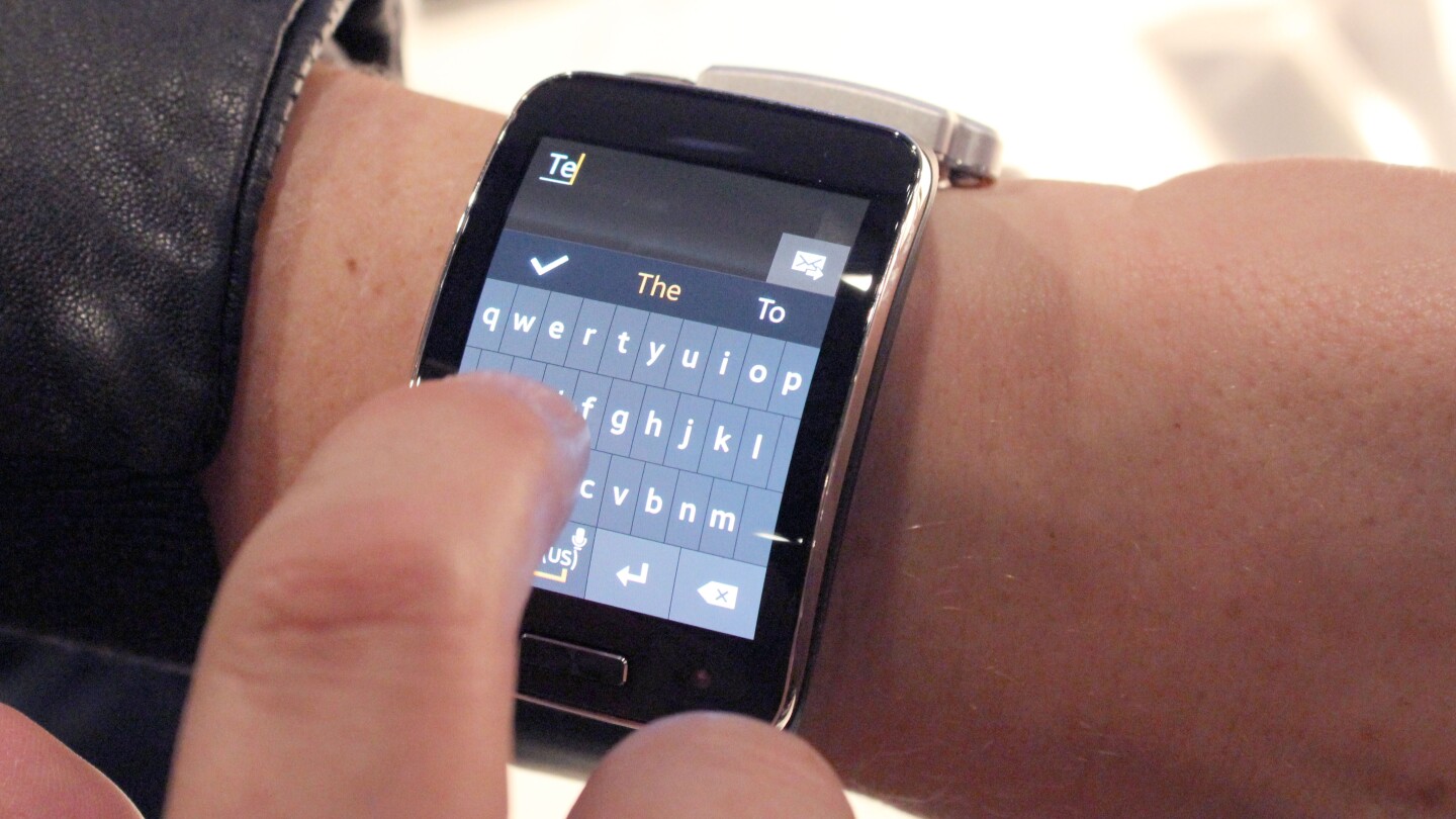 Samsung Gear S (Photo: Will Shanklin/Gizmag.com)
