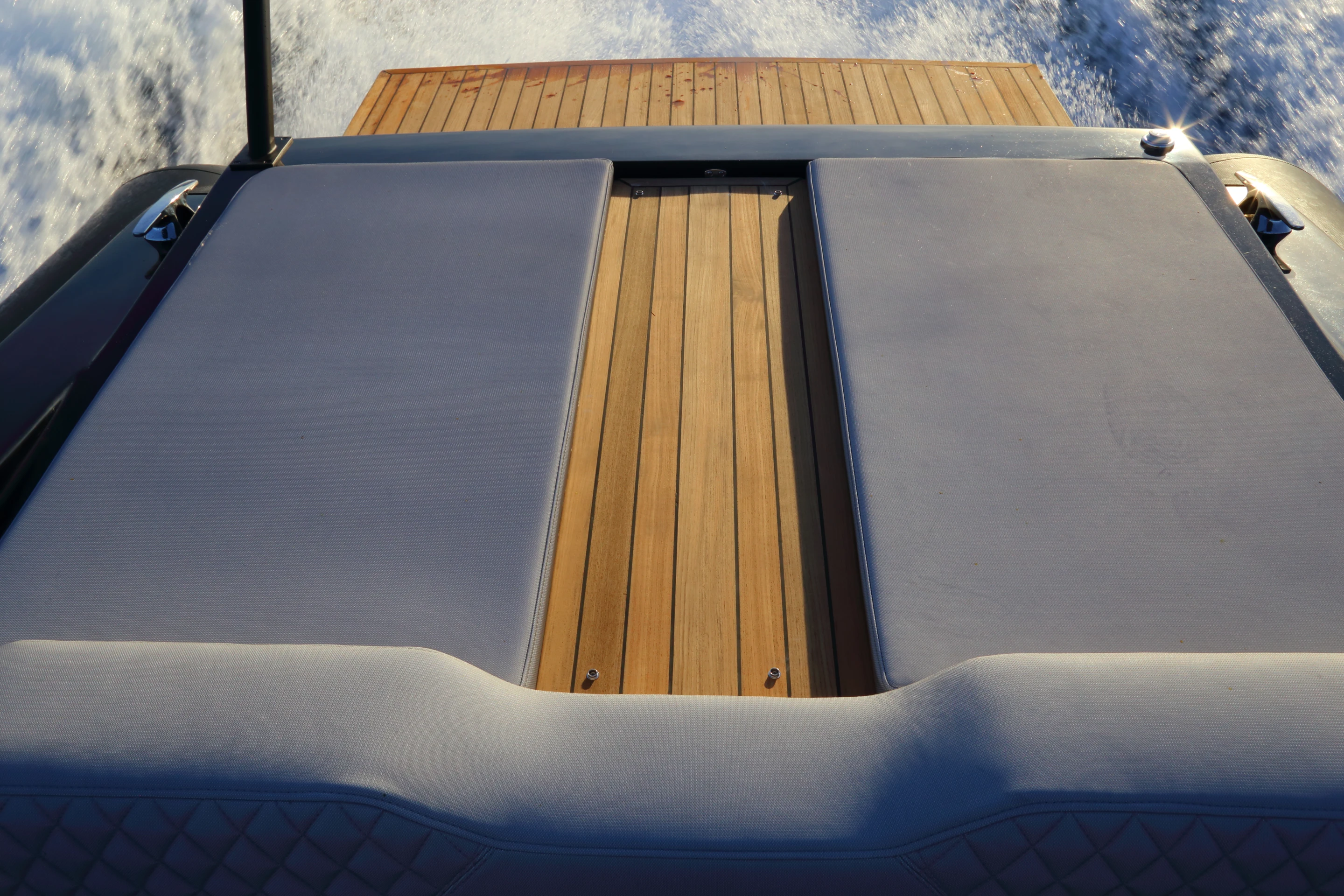A giant sunbathing area is optional on the Sea DNA 999