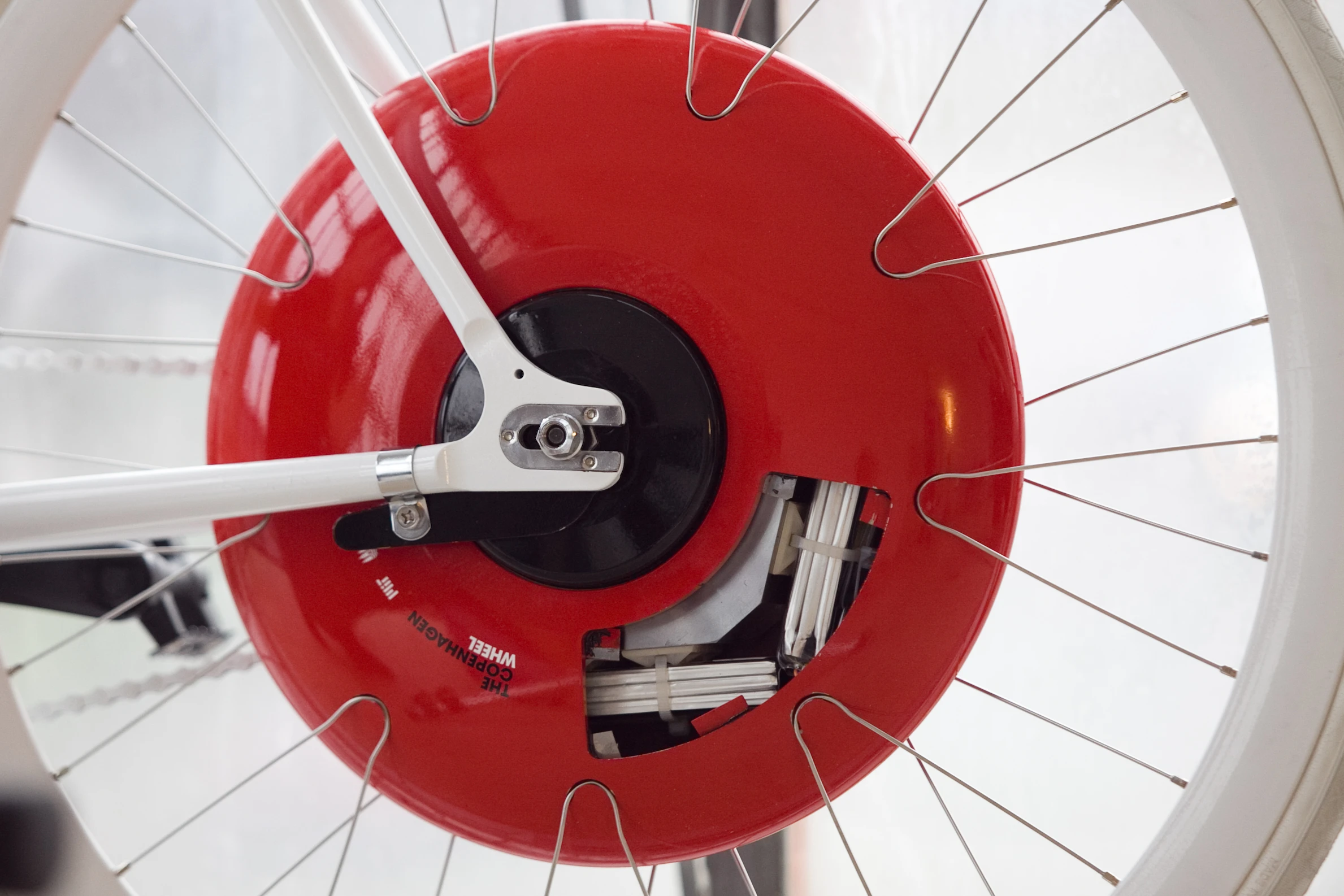 Cutaway shows some of the hub internals