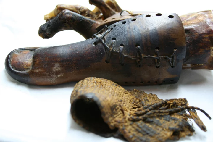 The Cairo artificial big toe