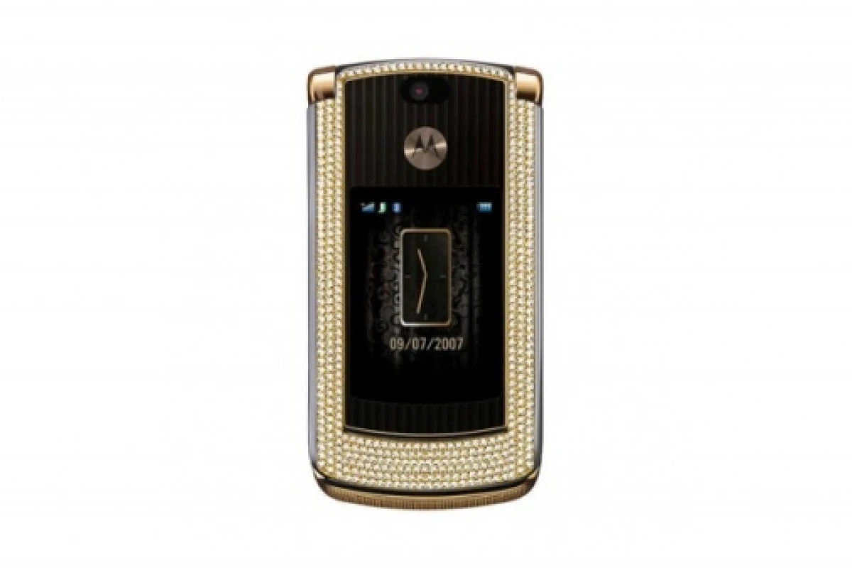 Diamond studded RAZR2 V8