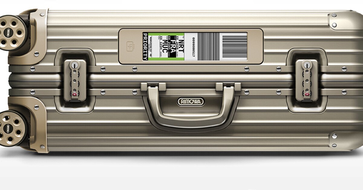 Electronic luggage tag lets travelers checkin bags from home