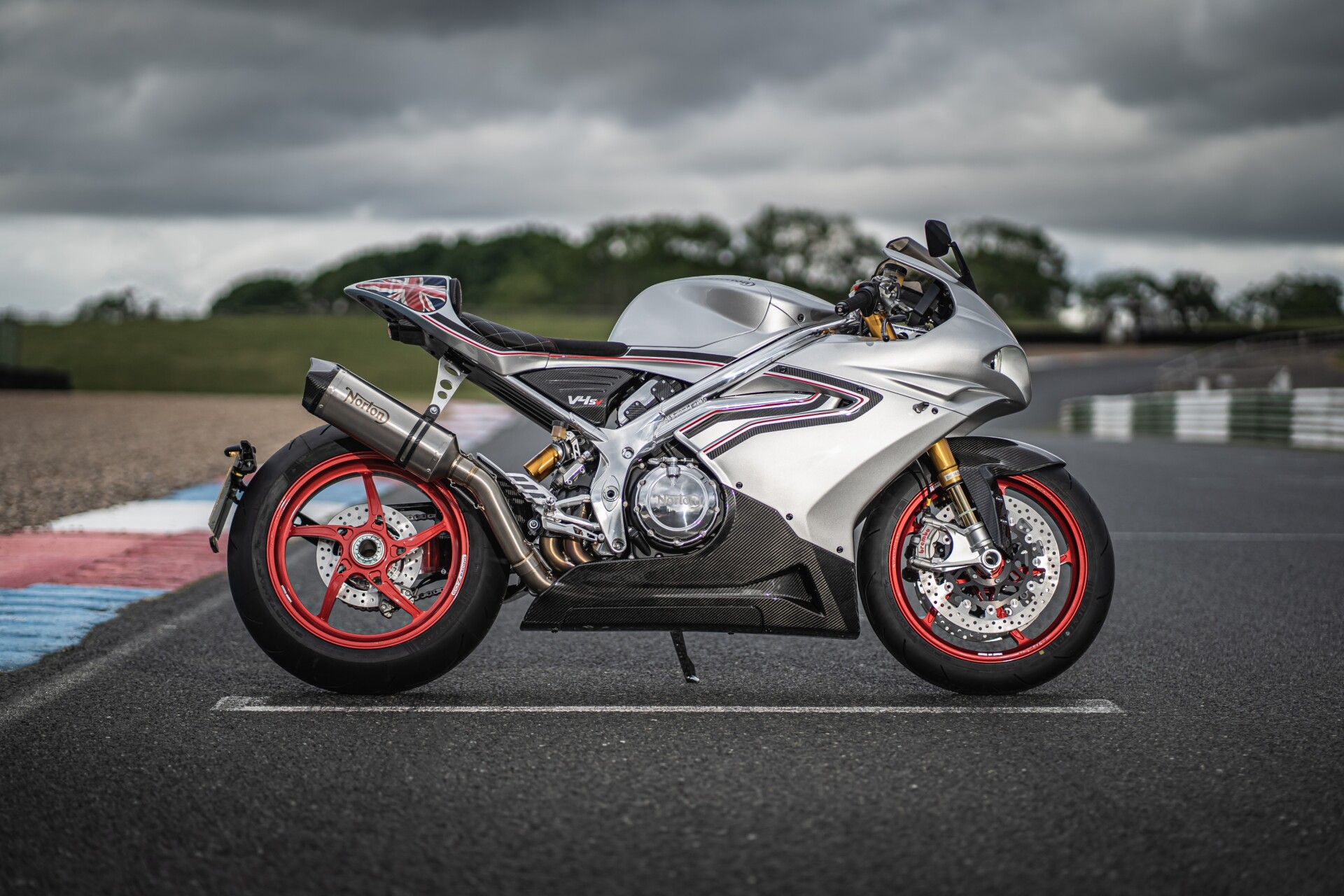 Norton Motorcycles reintroduces the V4SV superbike