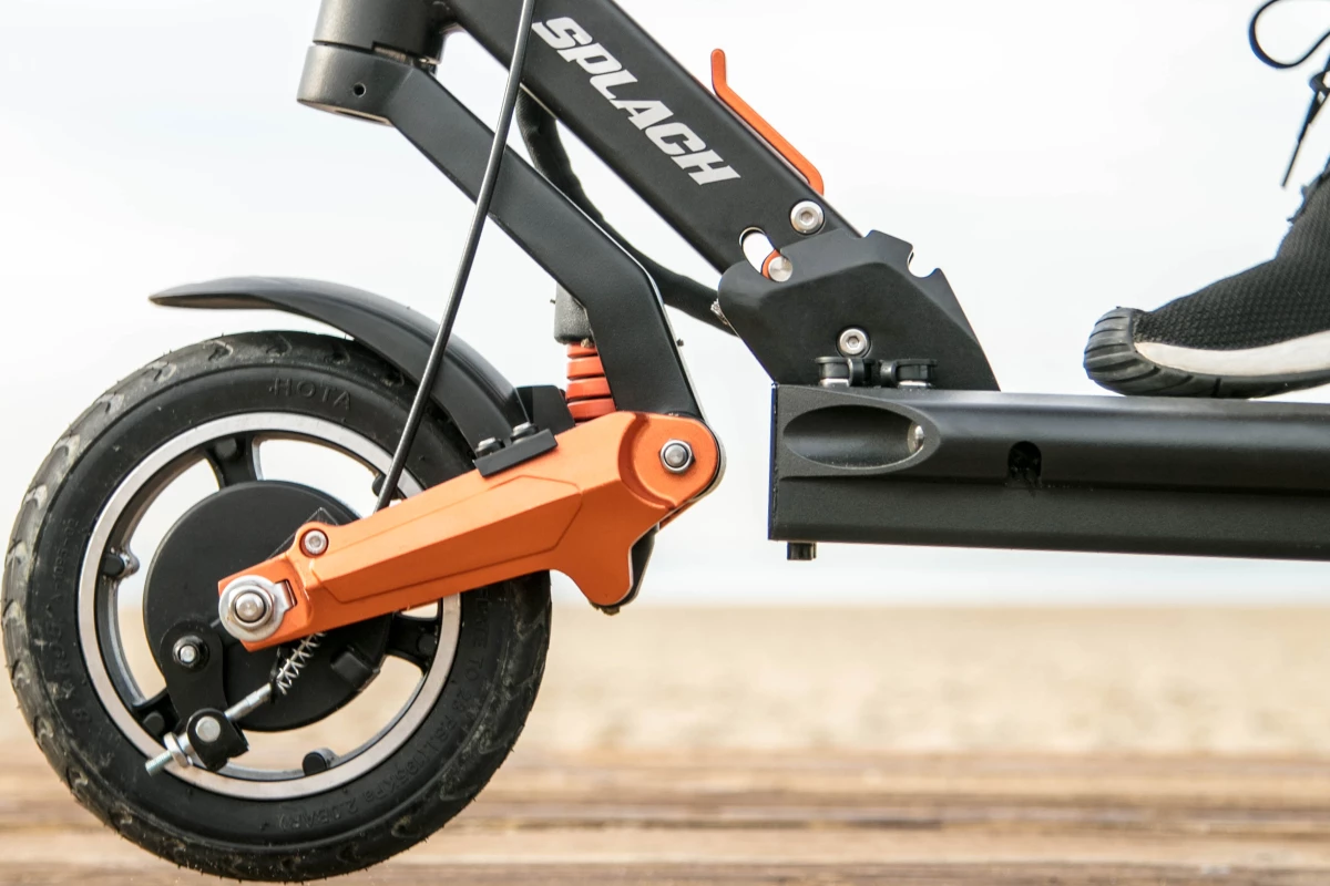 A close look at the Splach's front suspension