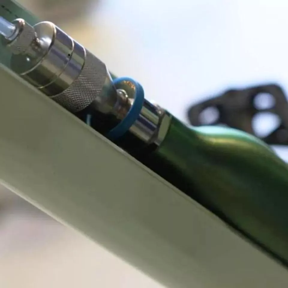 The HYRYD container is installed in the ebike's frame, and holds 20 g of H2 at around 1 MPa