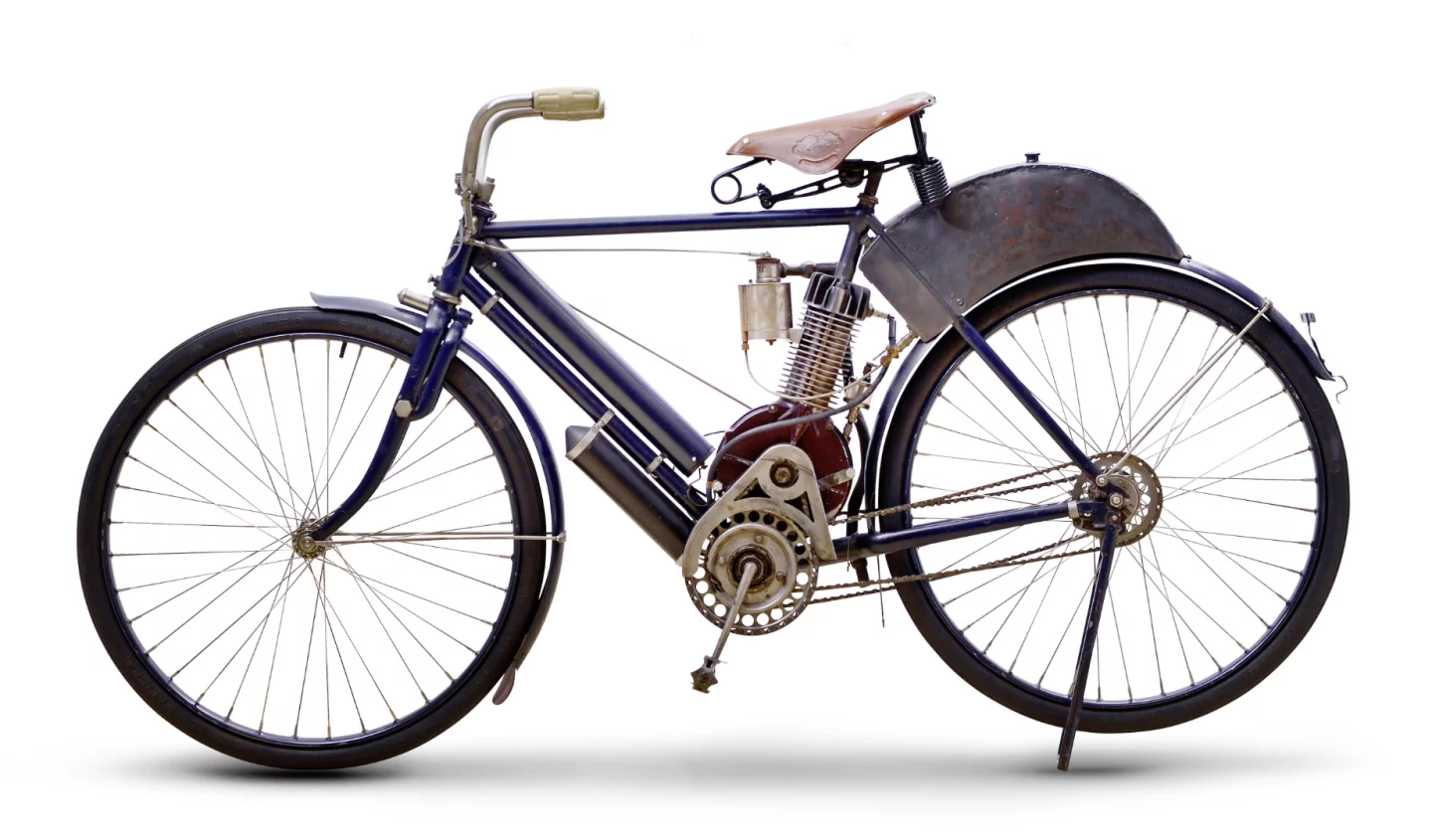 £40,250 ($62,144) - 1905 Indian 2¼hp 'Camel Back'Lot 14 at Bonhams Lonatti Collection held on 17 October, 2015Estimate: £28,000 - 36,000 ($43,000 - $55,000)