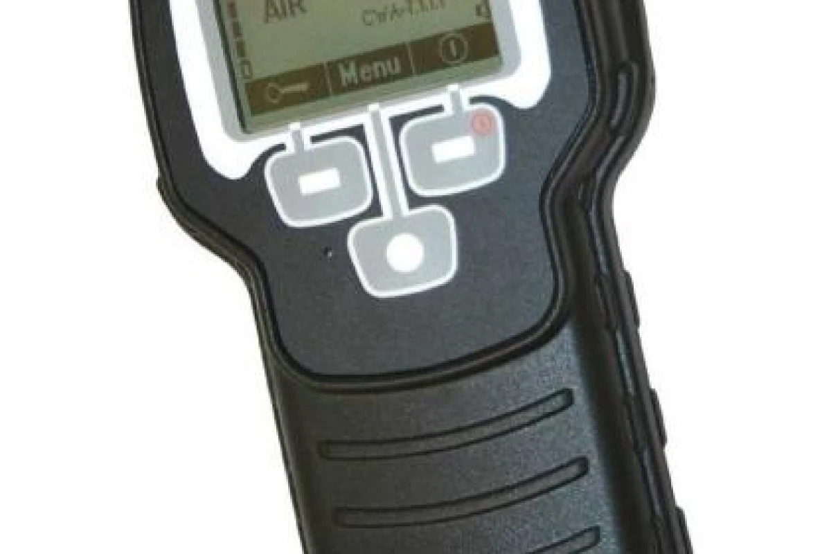 Personal chemical warfare agent (CWA) detector