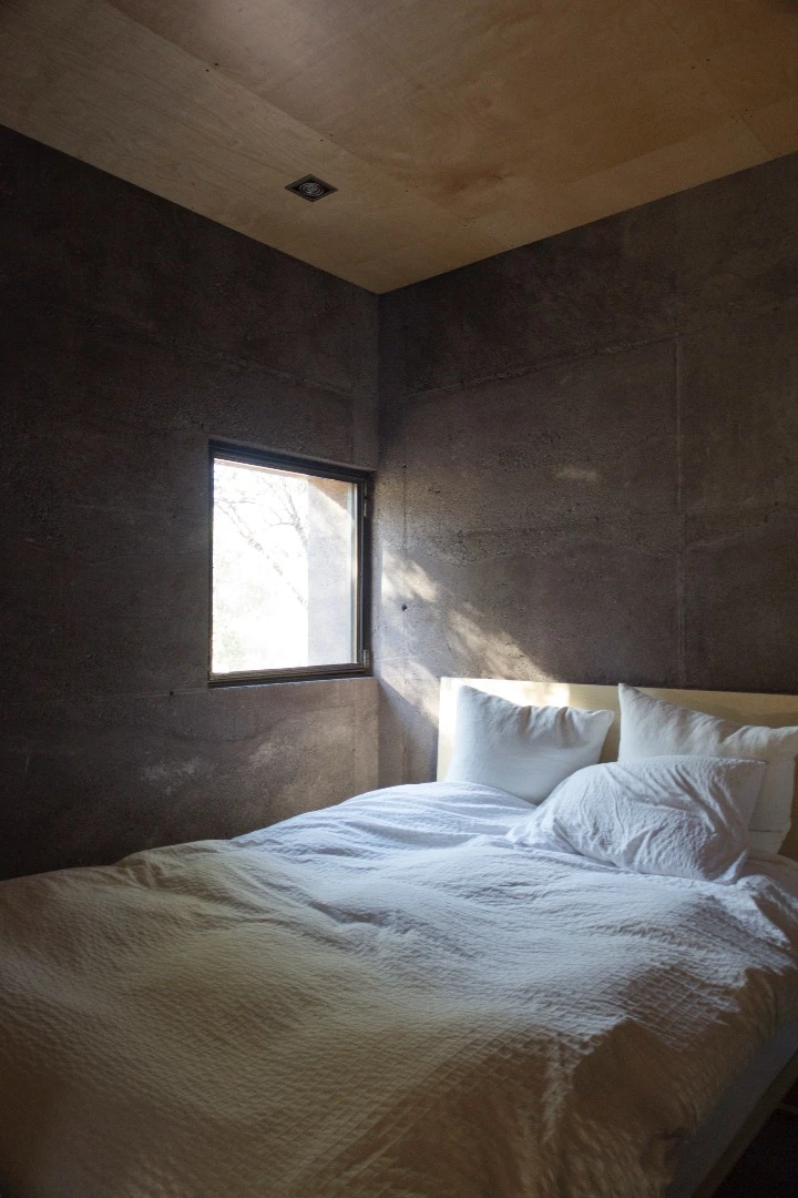 One of the small bedrooms