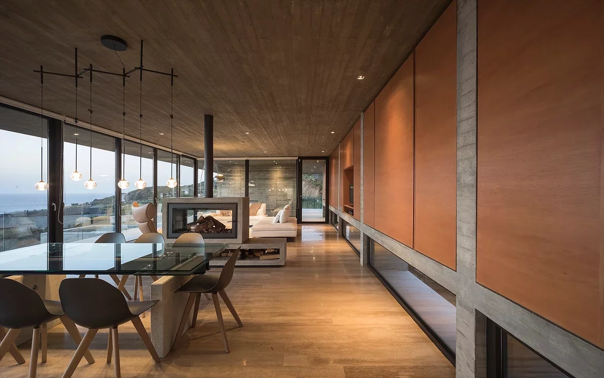 Dining area with a view at La Casa H, by Felipe Assadi Arquitectos