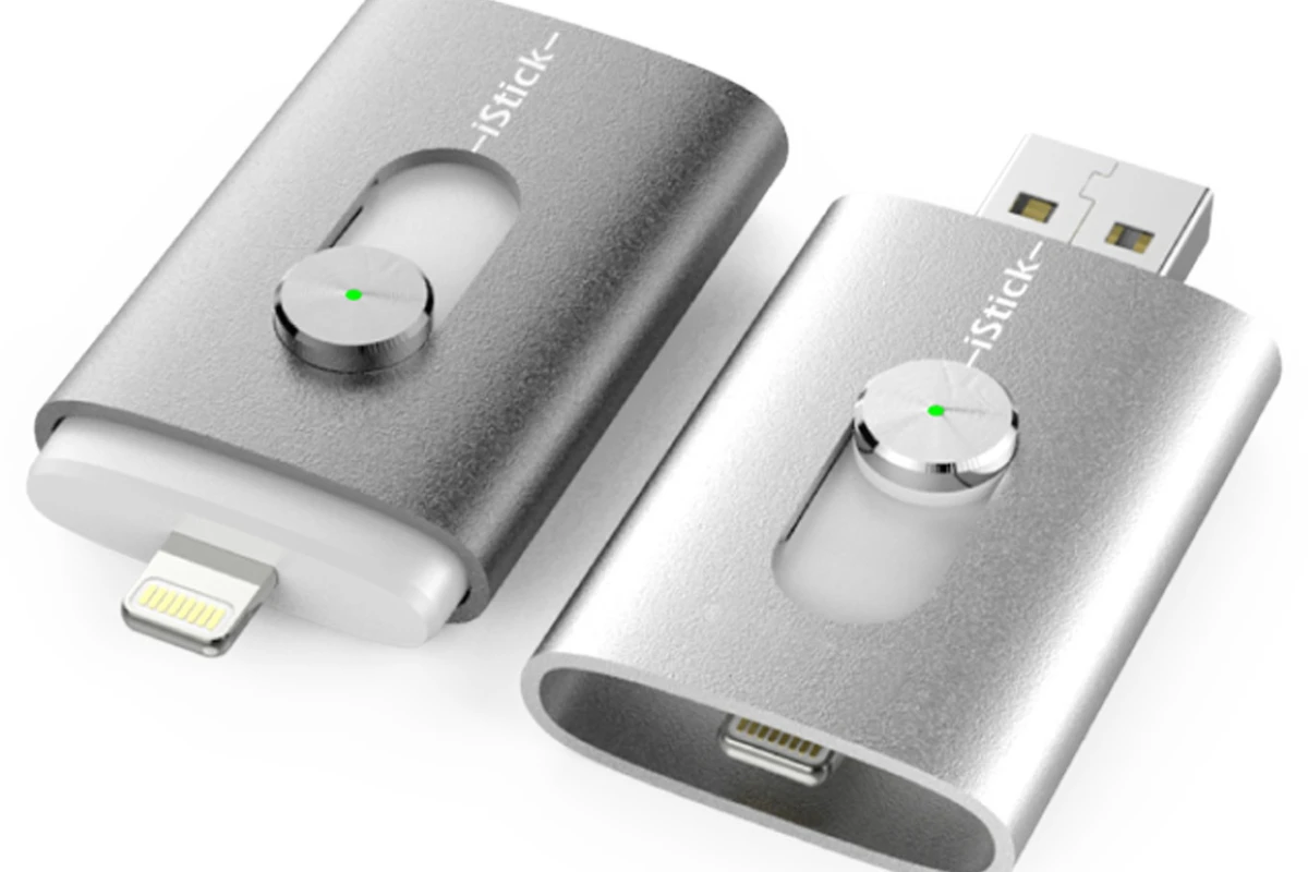 The iStick features both Lightning and USB connectors
