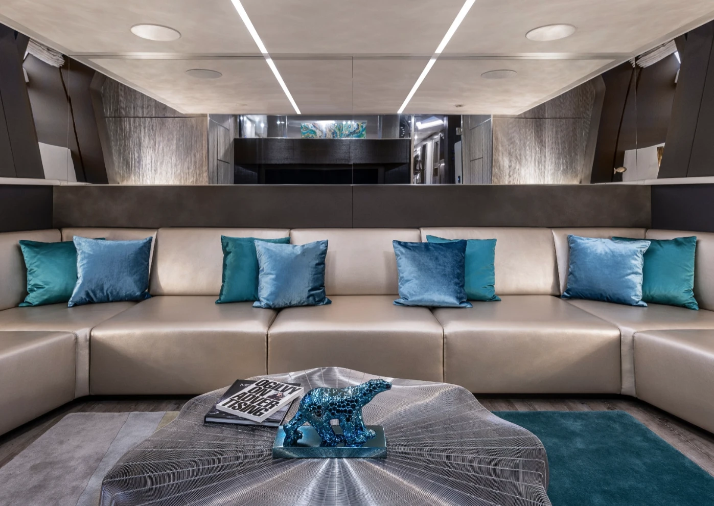 Main deck of the Pershing 140