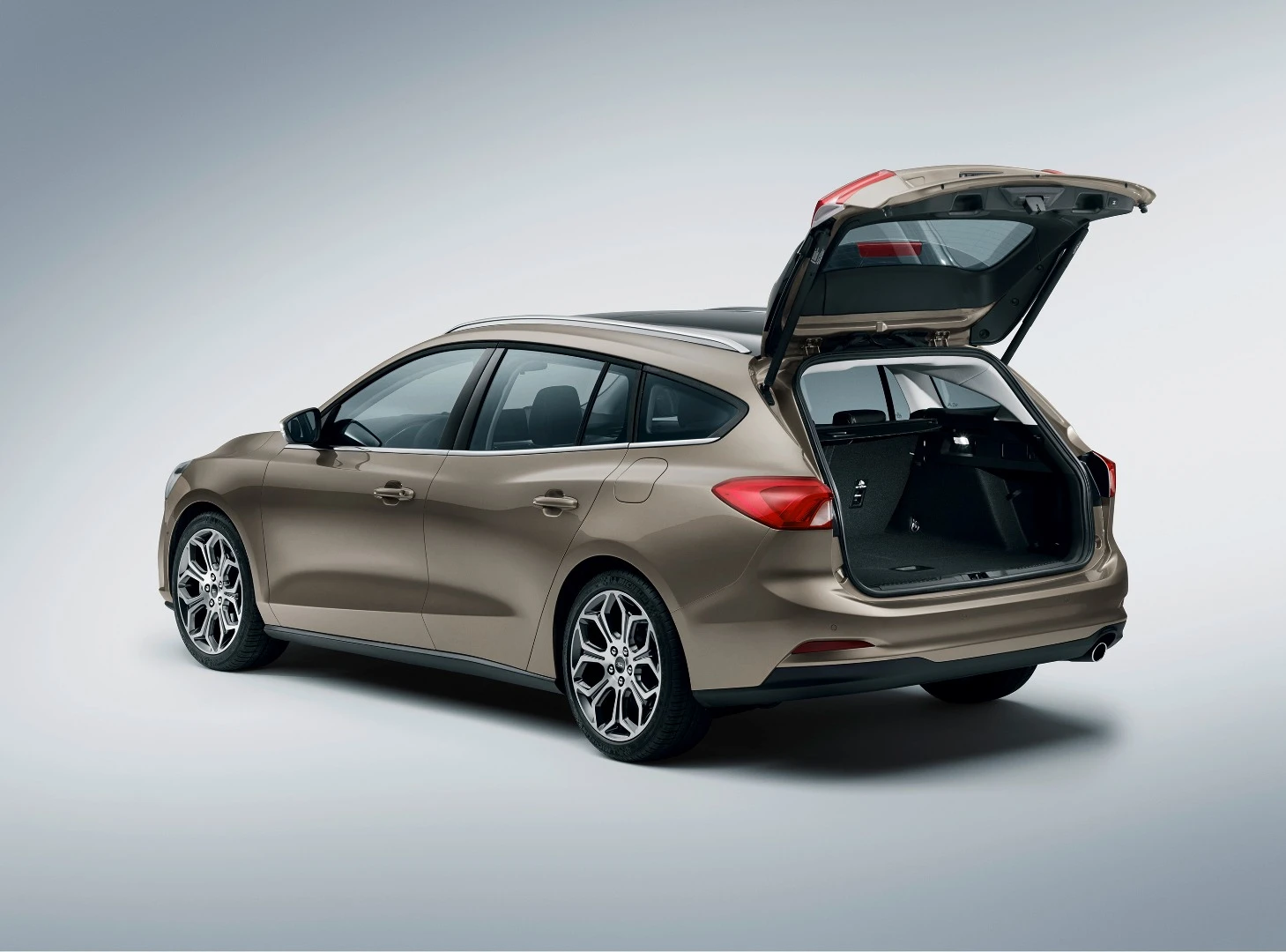 Ford Focus Titanium: large self-opening trunk