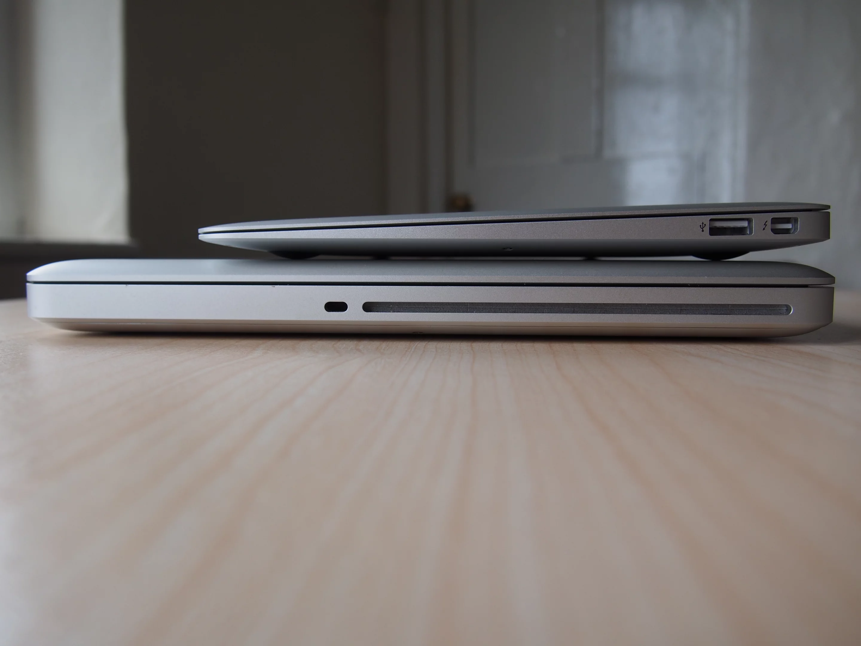 11-inch MacBook Air size, compared with 15-inch MacBook Pro (non-Retina)