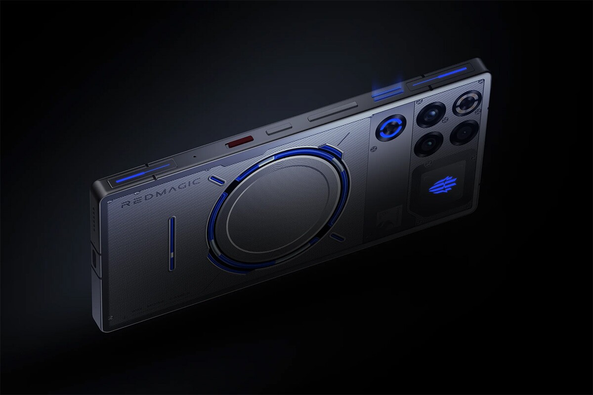 You can see the coolant flow through this phone for hardcore gamers