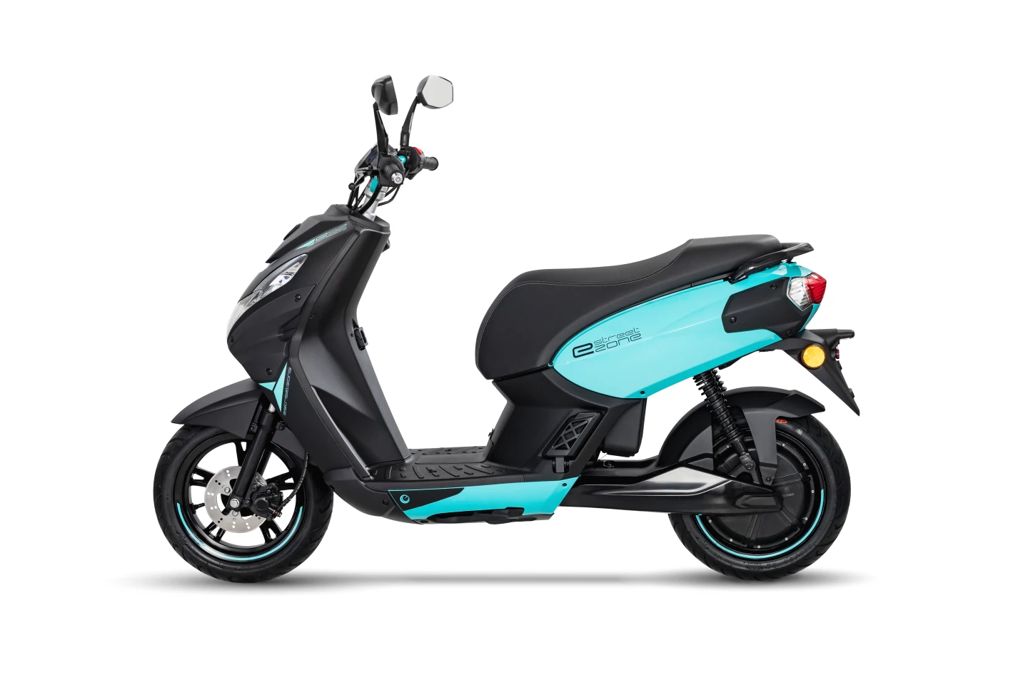The L1-class e-Streetzone can produce 105 Nm of torque and offer a top speed of 45 km/h, which makes it suitable for clean and quiet zips around the city